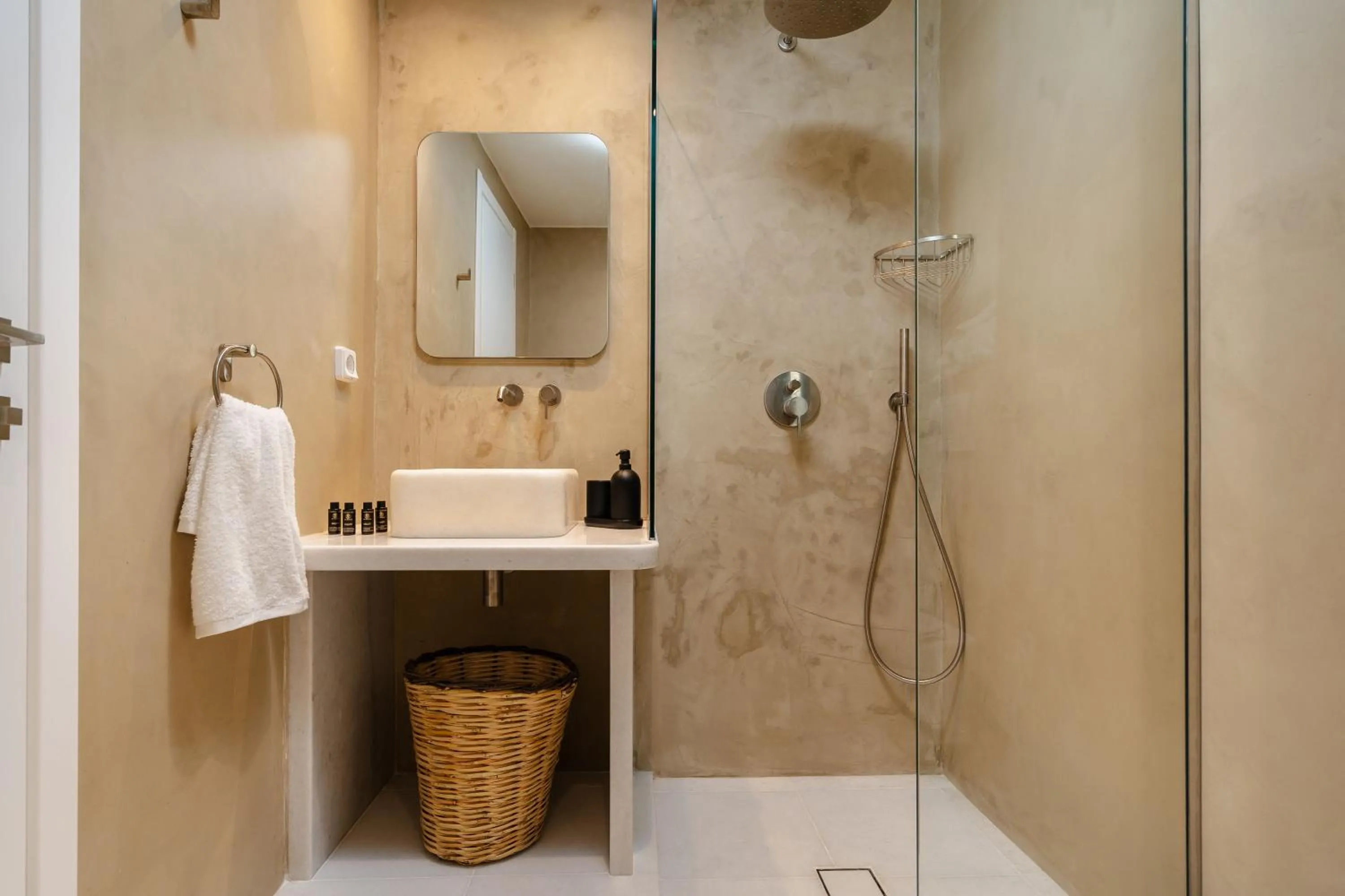 Bathroom in álas cycladic suites
