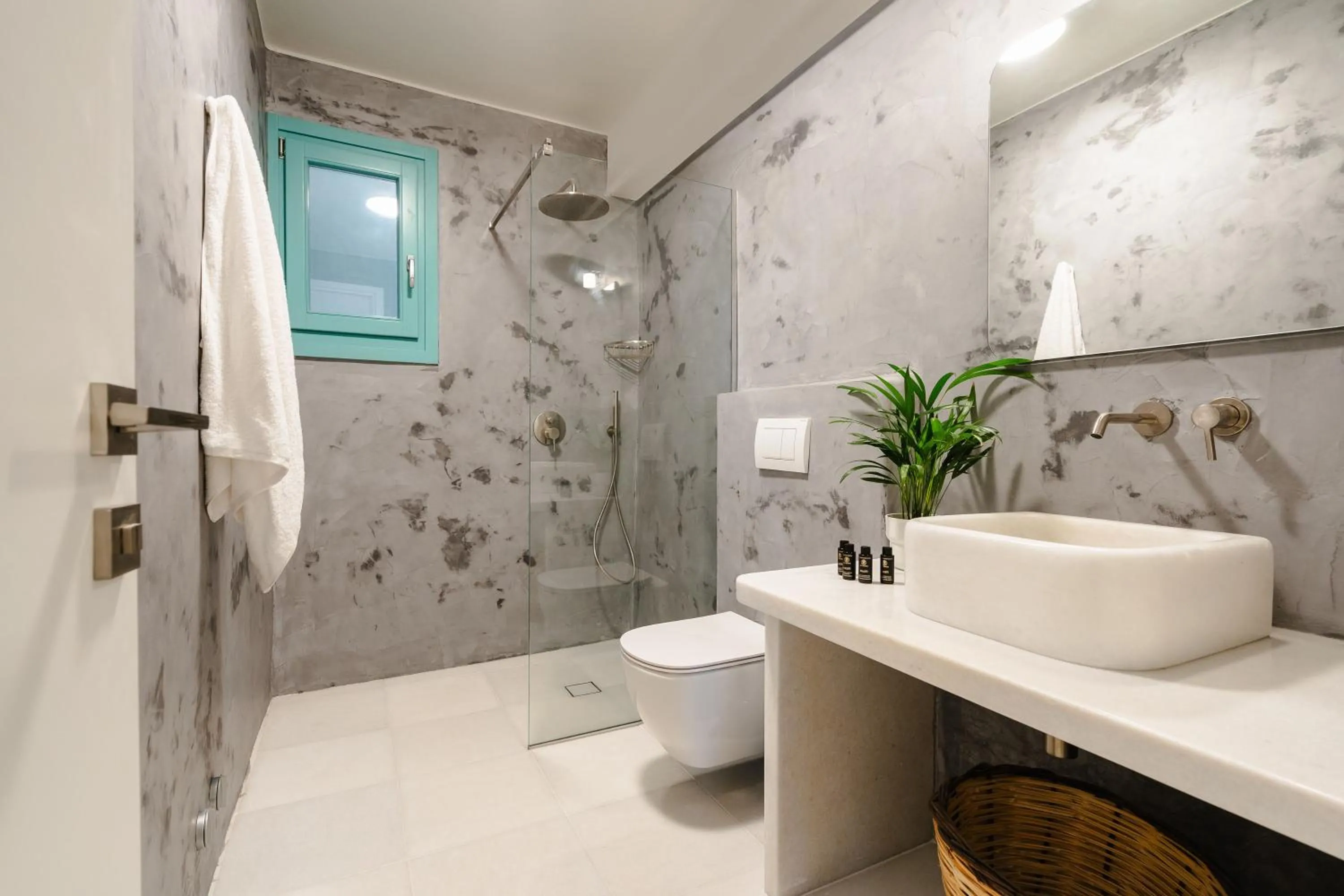Bathroom in álas cycladic suites