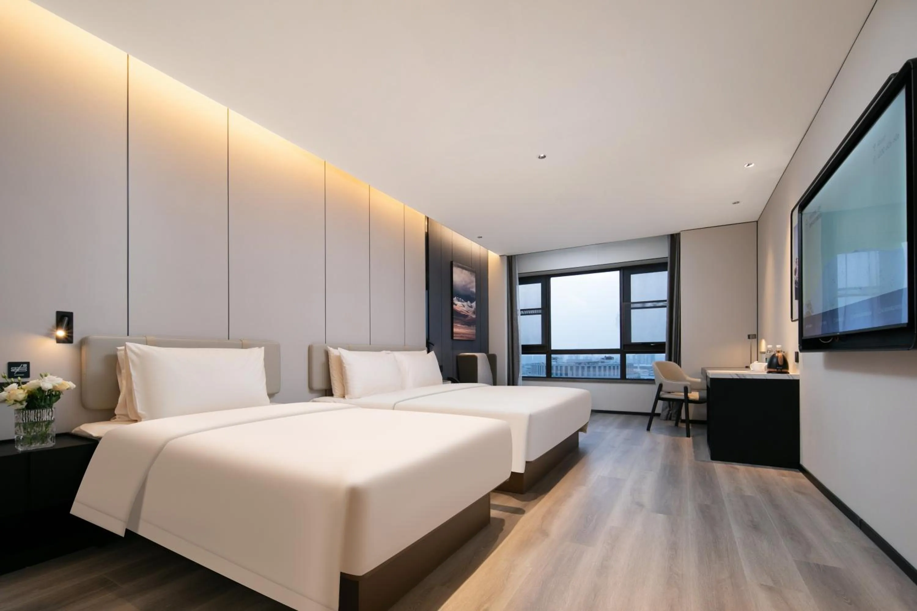 Photo of the whole room, Bed in Atour Hotel Shanghai Baoshan Shangda Road