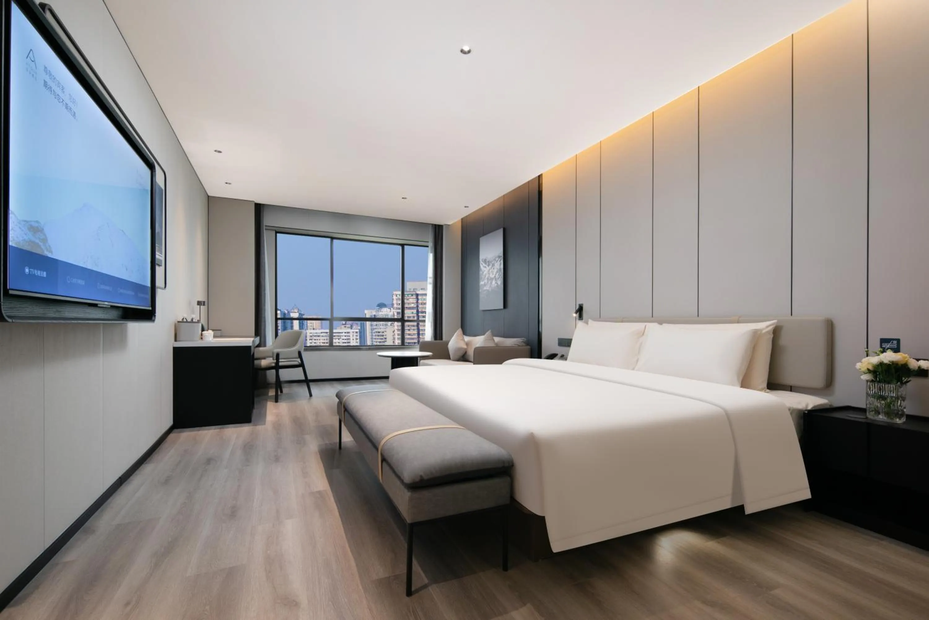 Photo of the whole room, Bed in Atour Hotel Shanghai Baoshan Shangda Road