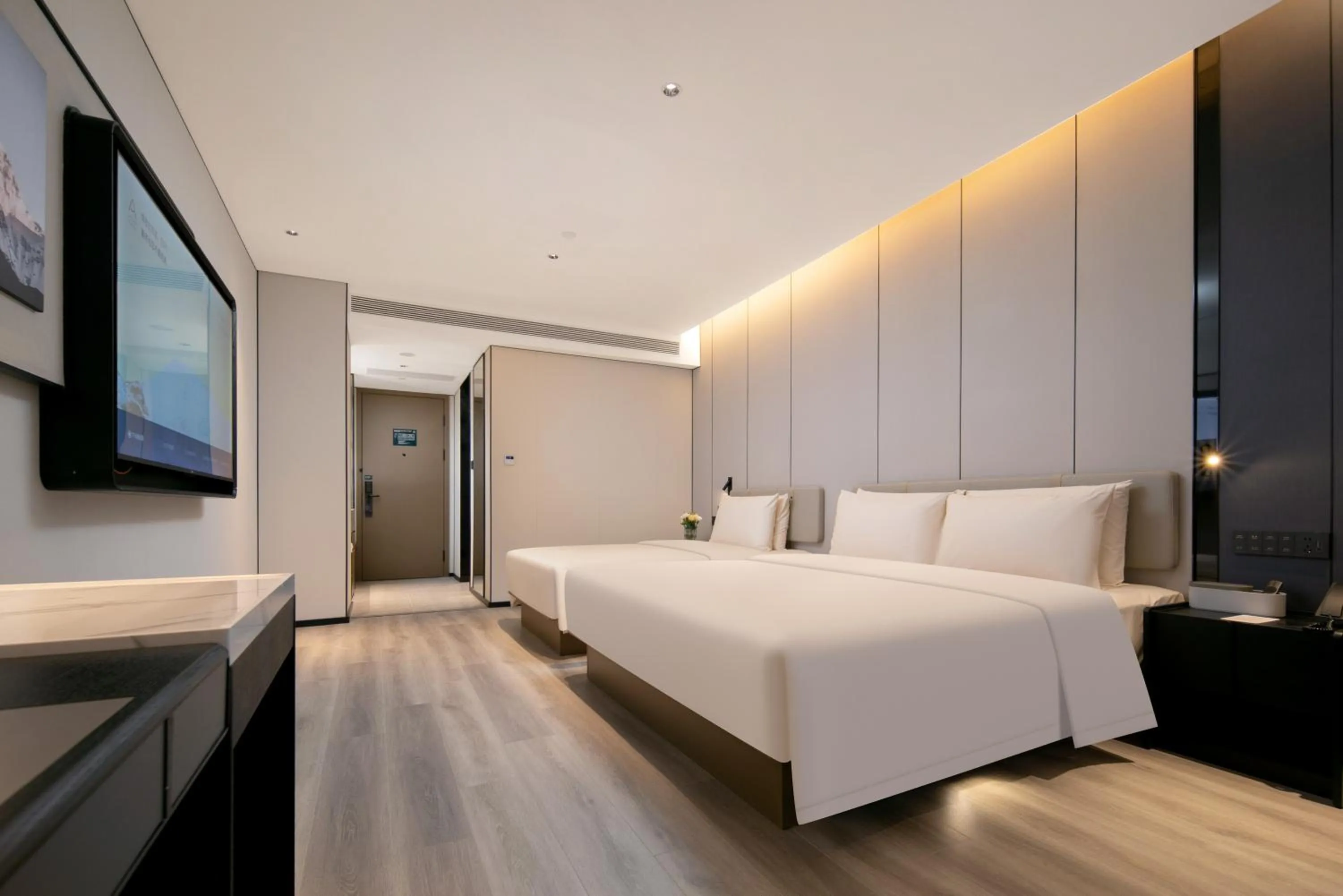 Photo of the whole room, Bed in Atour Hotel Shanghai Baoshan Shangda Road