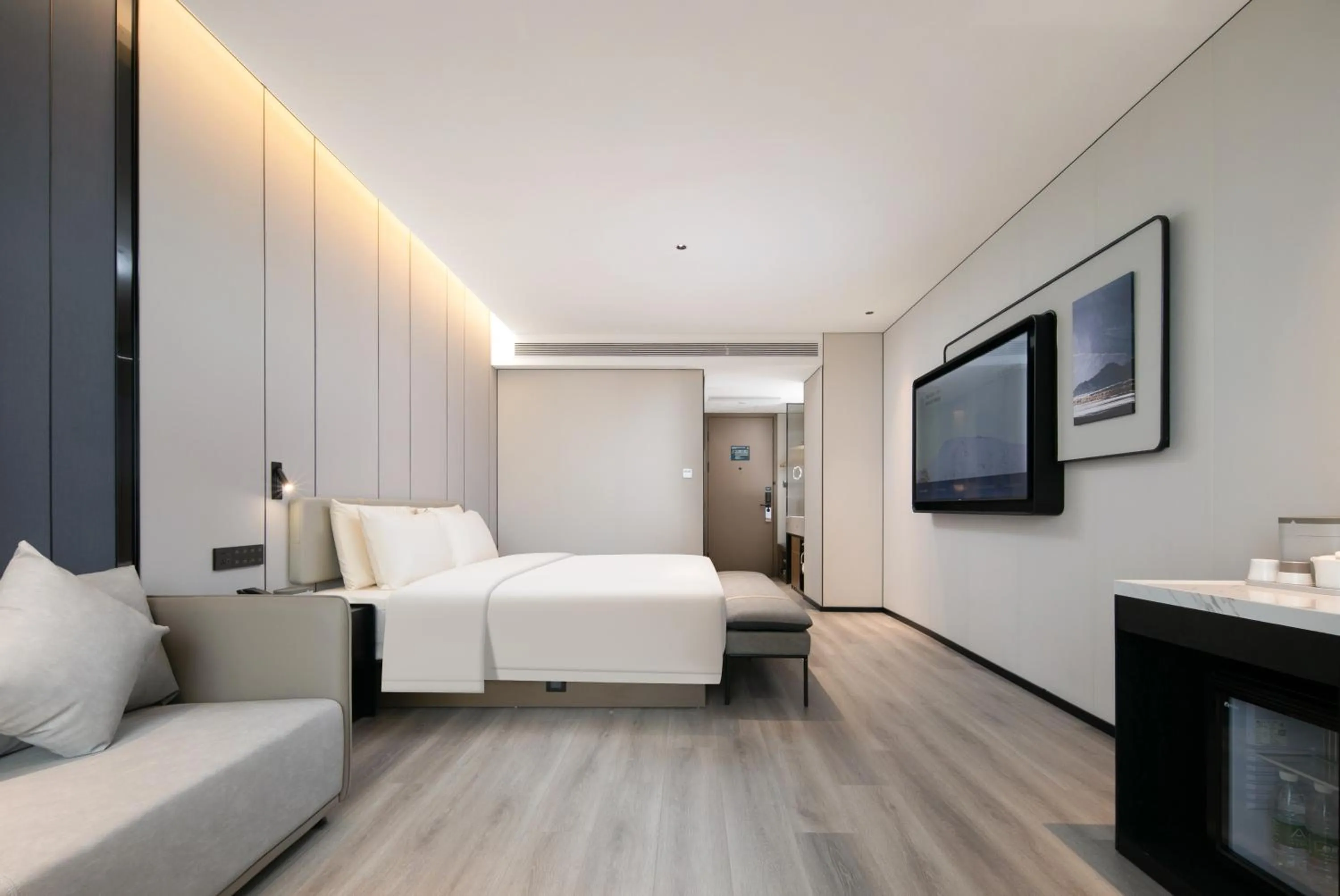 Photo of the whole room, Bed in Atour Hotel Shanghai Baoshan Shangda Road