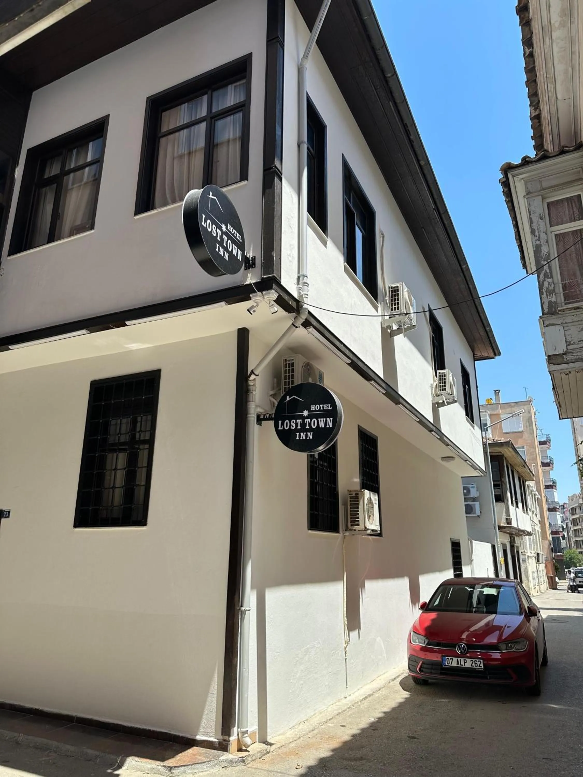 Property building in Loost Town Inn Hotel