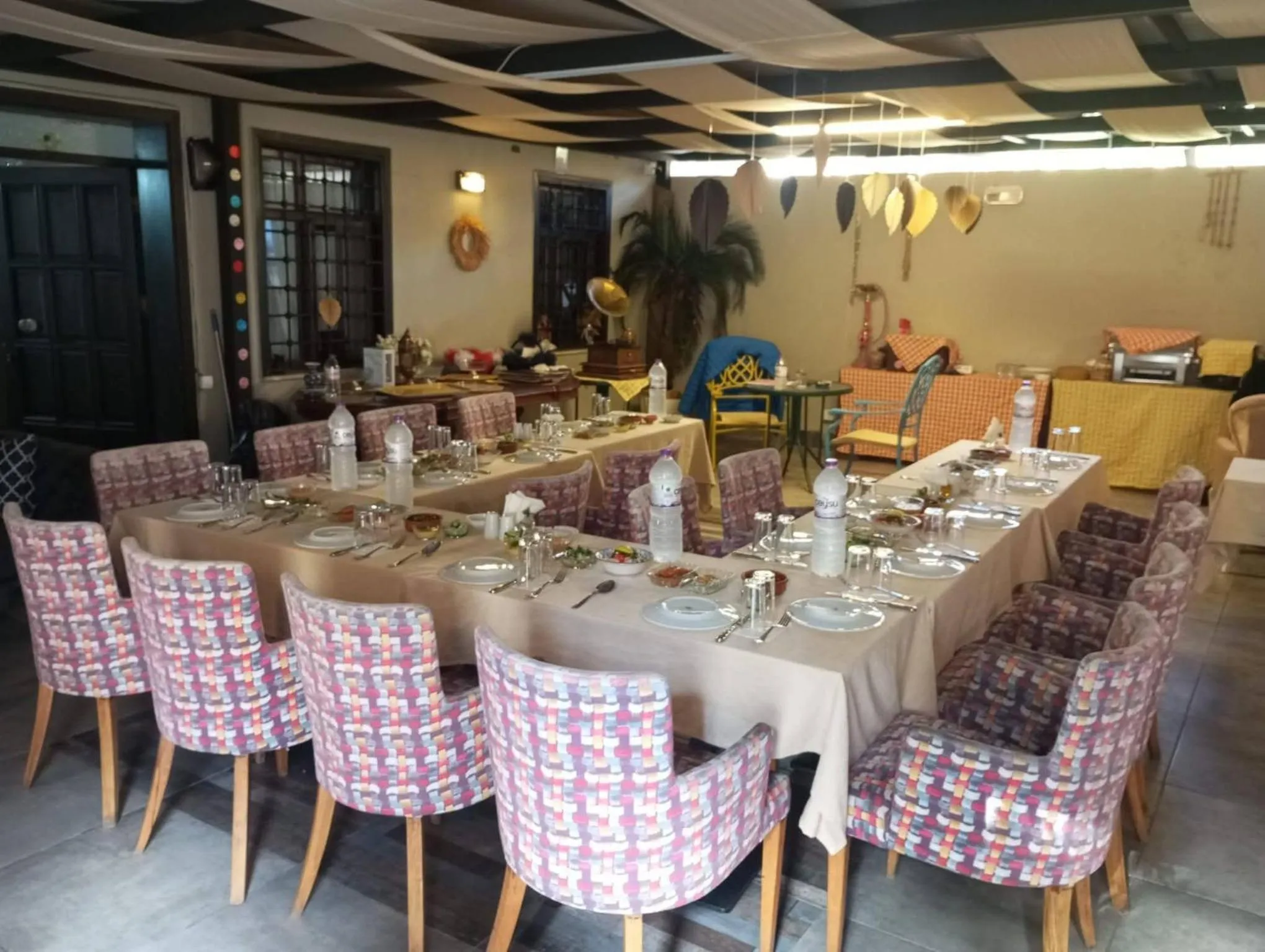 Restaurant/places to eat in Loost Town Inn Hotel