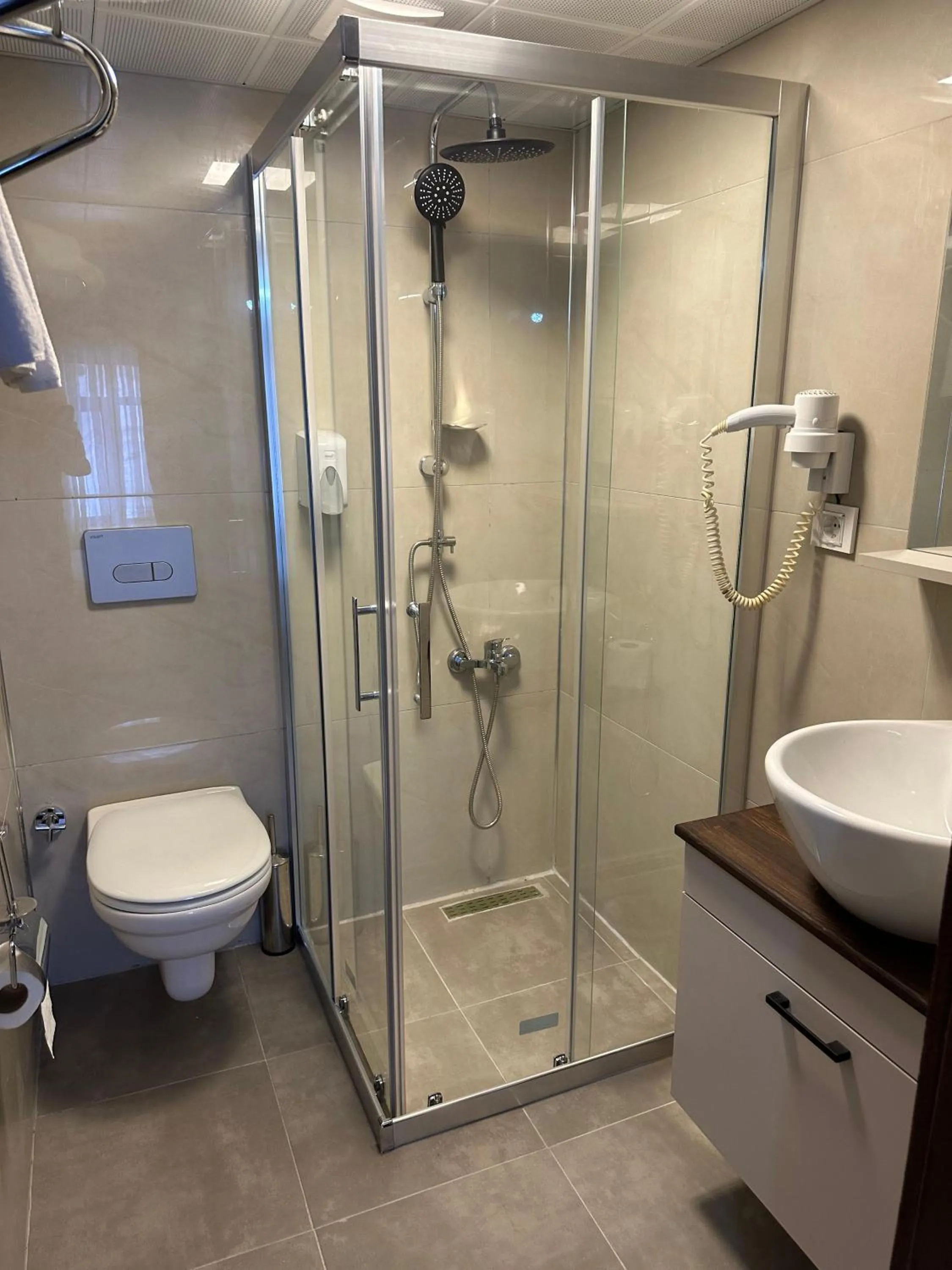 Shower in Loost Town Inn Hotel