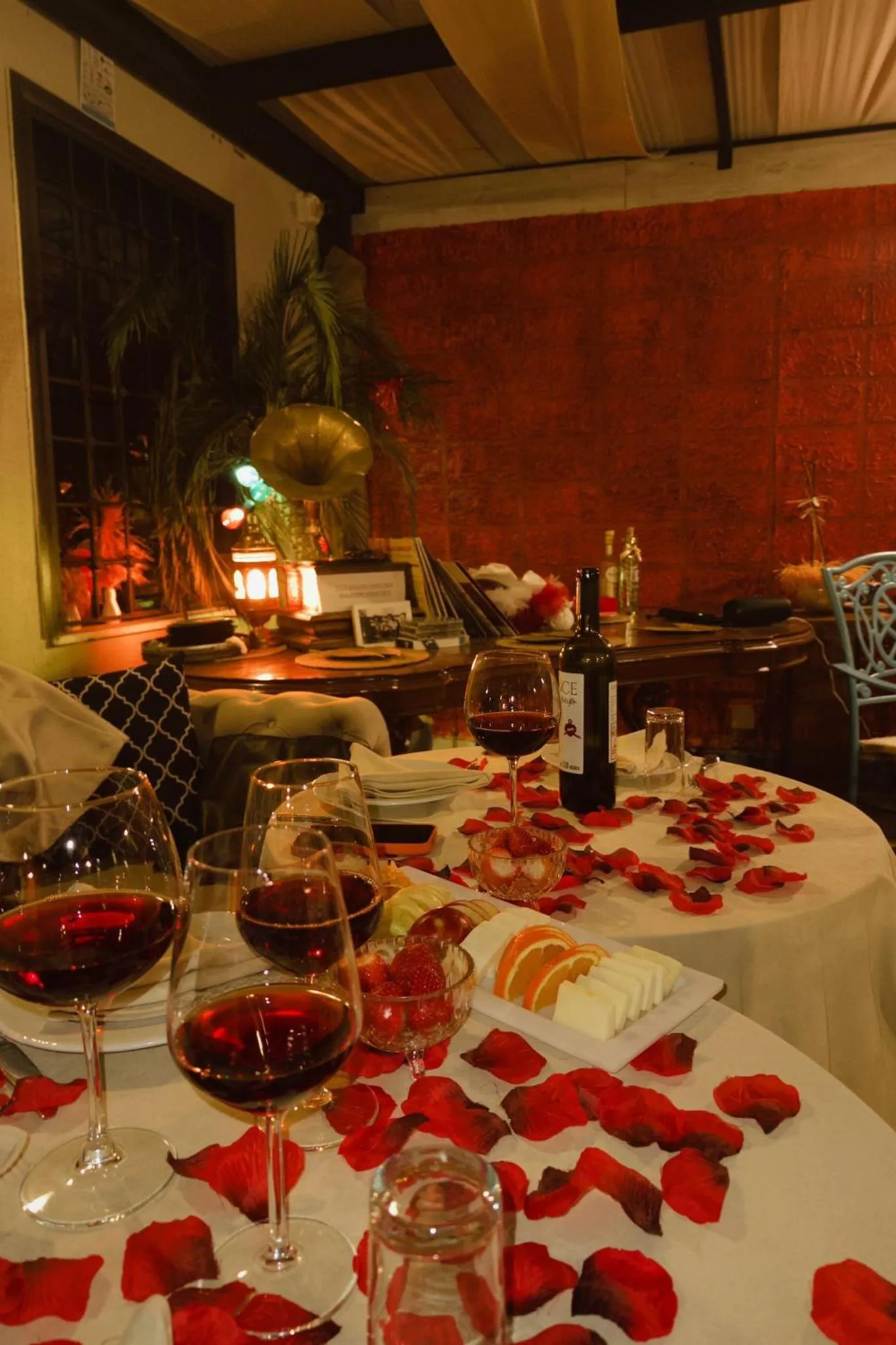 Restaurant/places to eat in Loost Town Inn Hotel