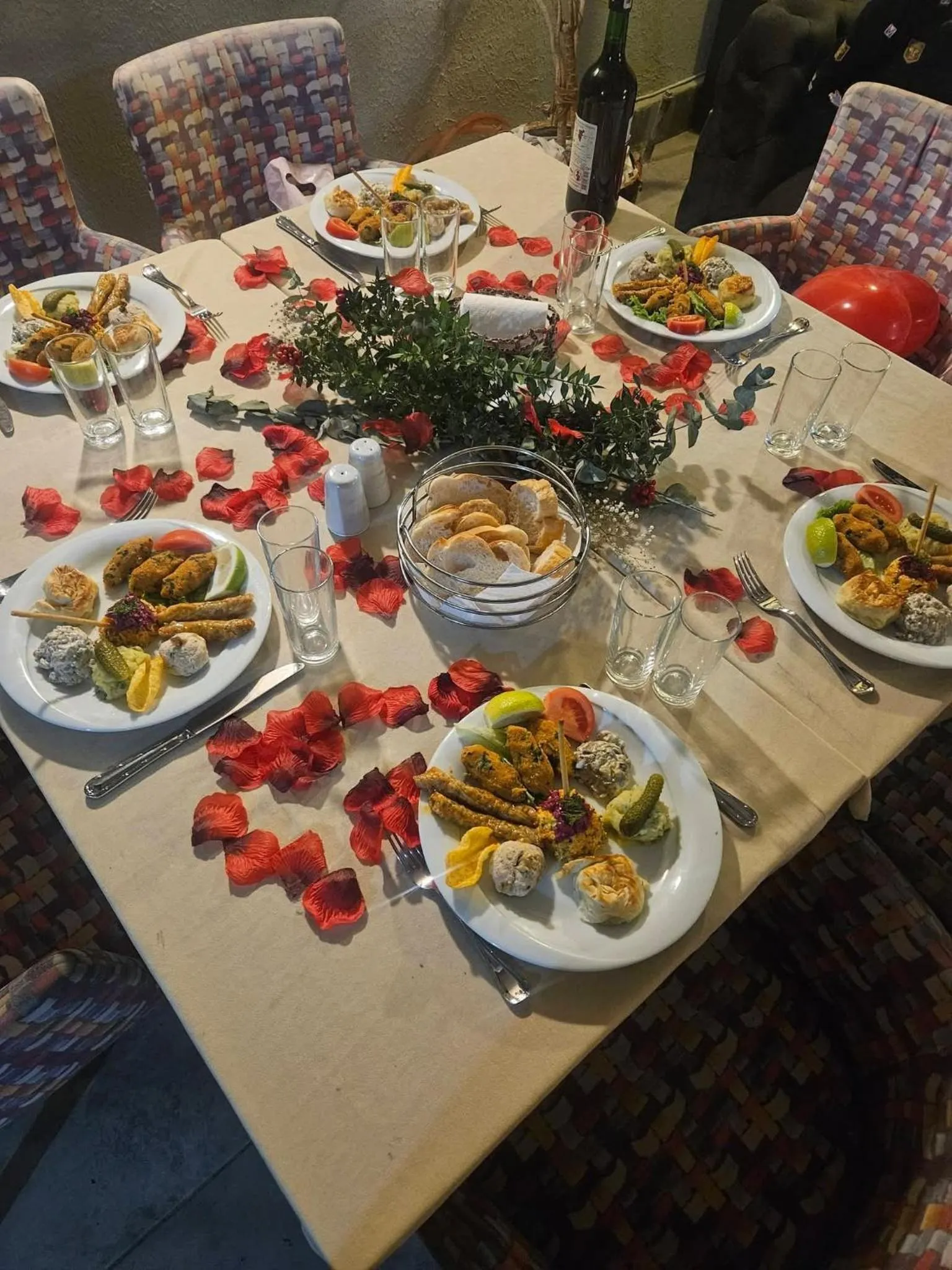 Food and drinks in Loost Town Inn Hotel