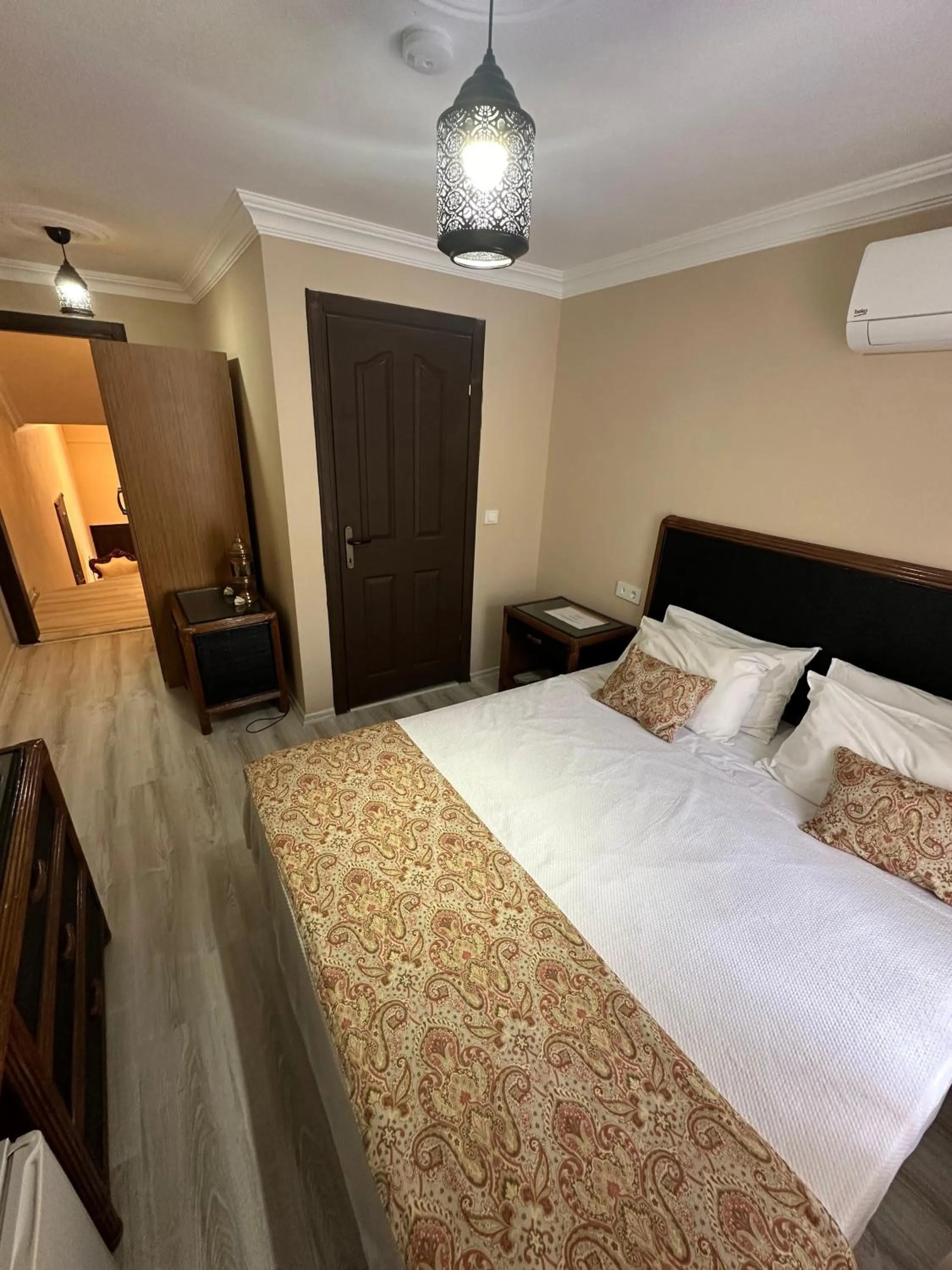 Bed in Loost Town Inn Hotel