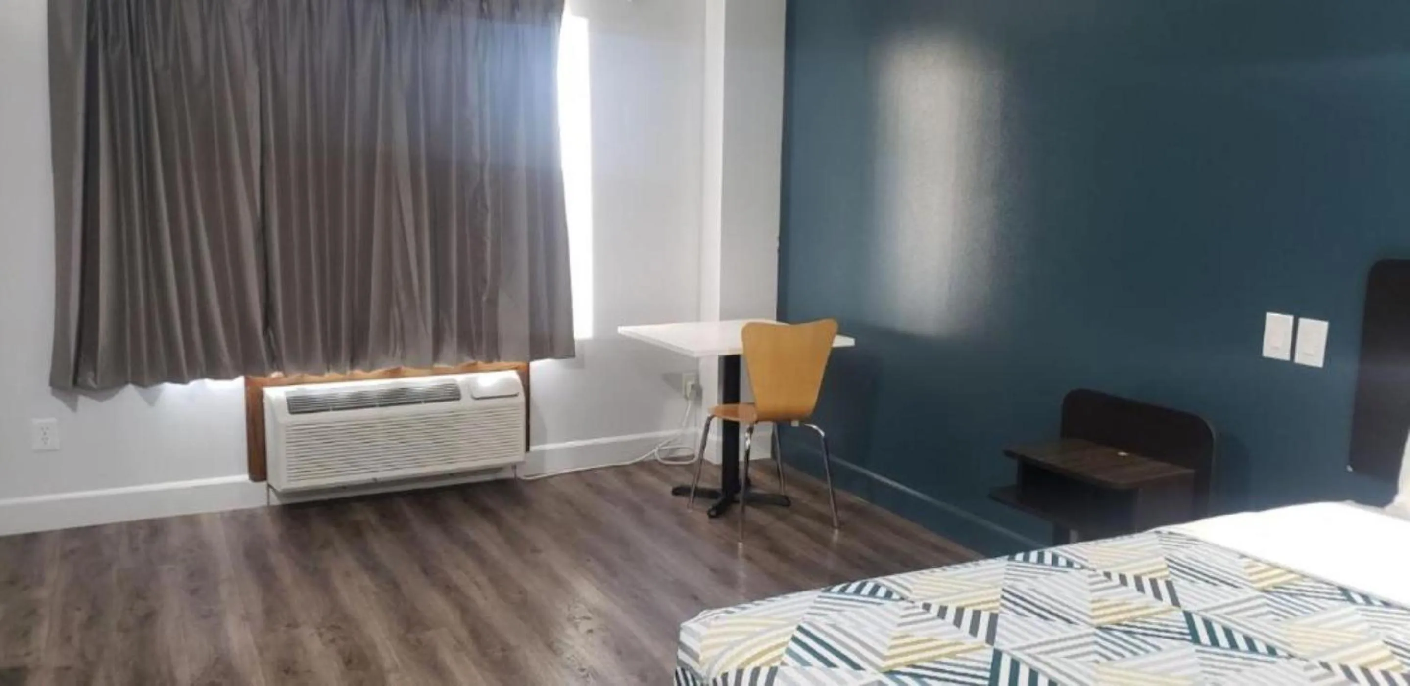 Bedroom, Bed in Studio 6 Suites Hesperia, CA West Main Street I 15