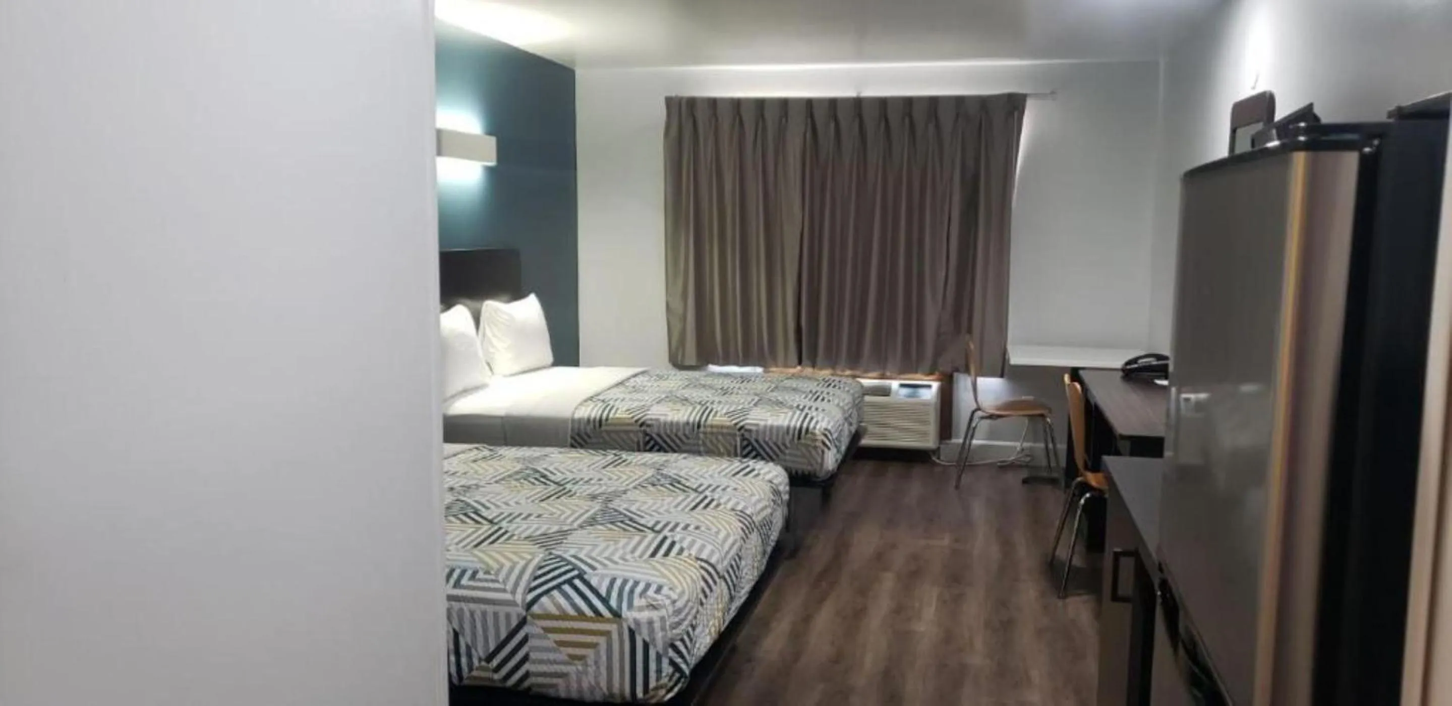 Bedroom, Bed in Studio 6 Suites Hesperia, CA West Main Street I 15