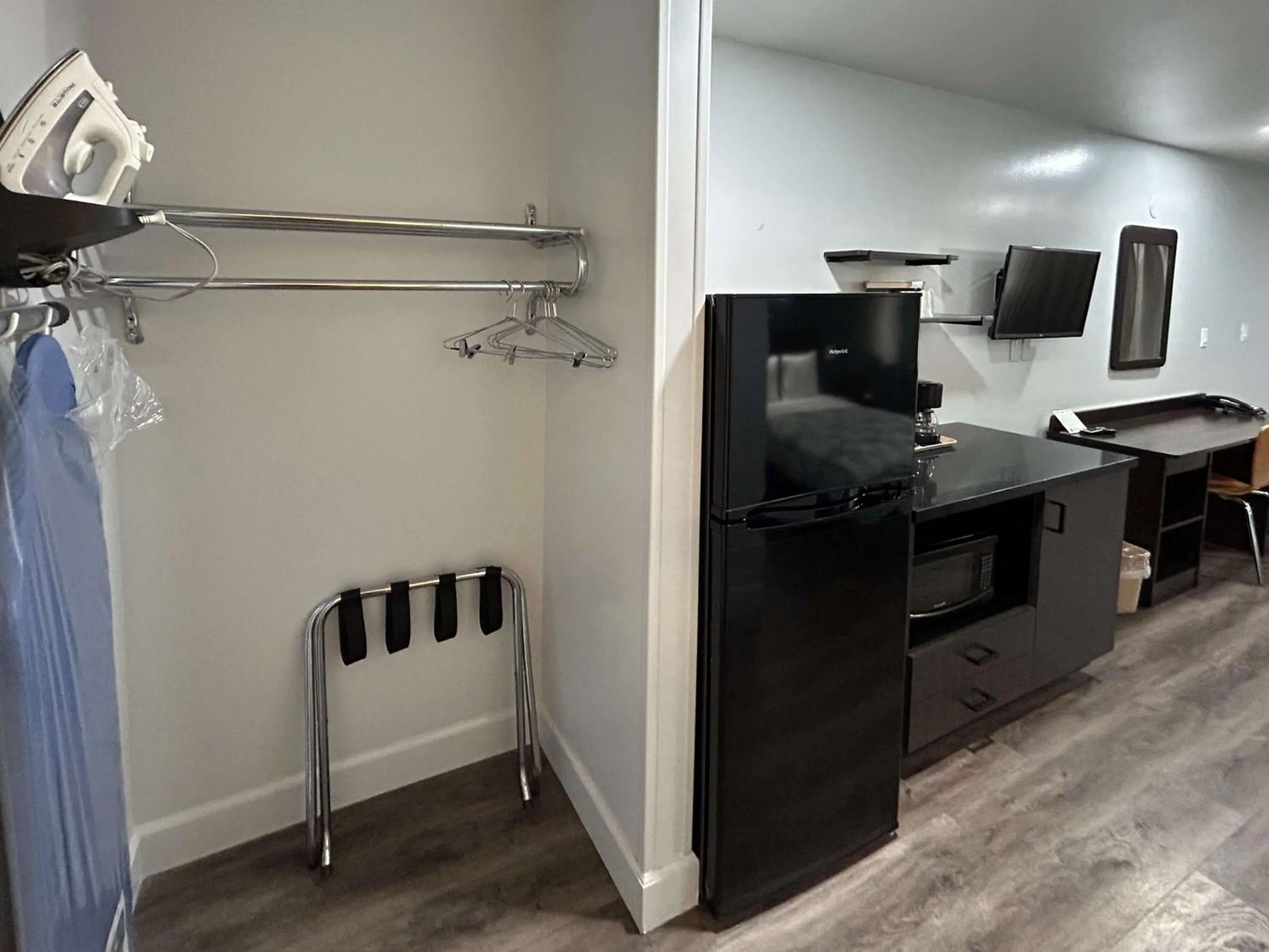 Photo of the whole room in Studio 6 Suites Hesperia, CA West Main Street I 15