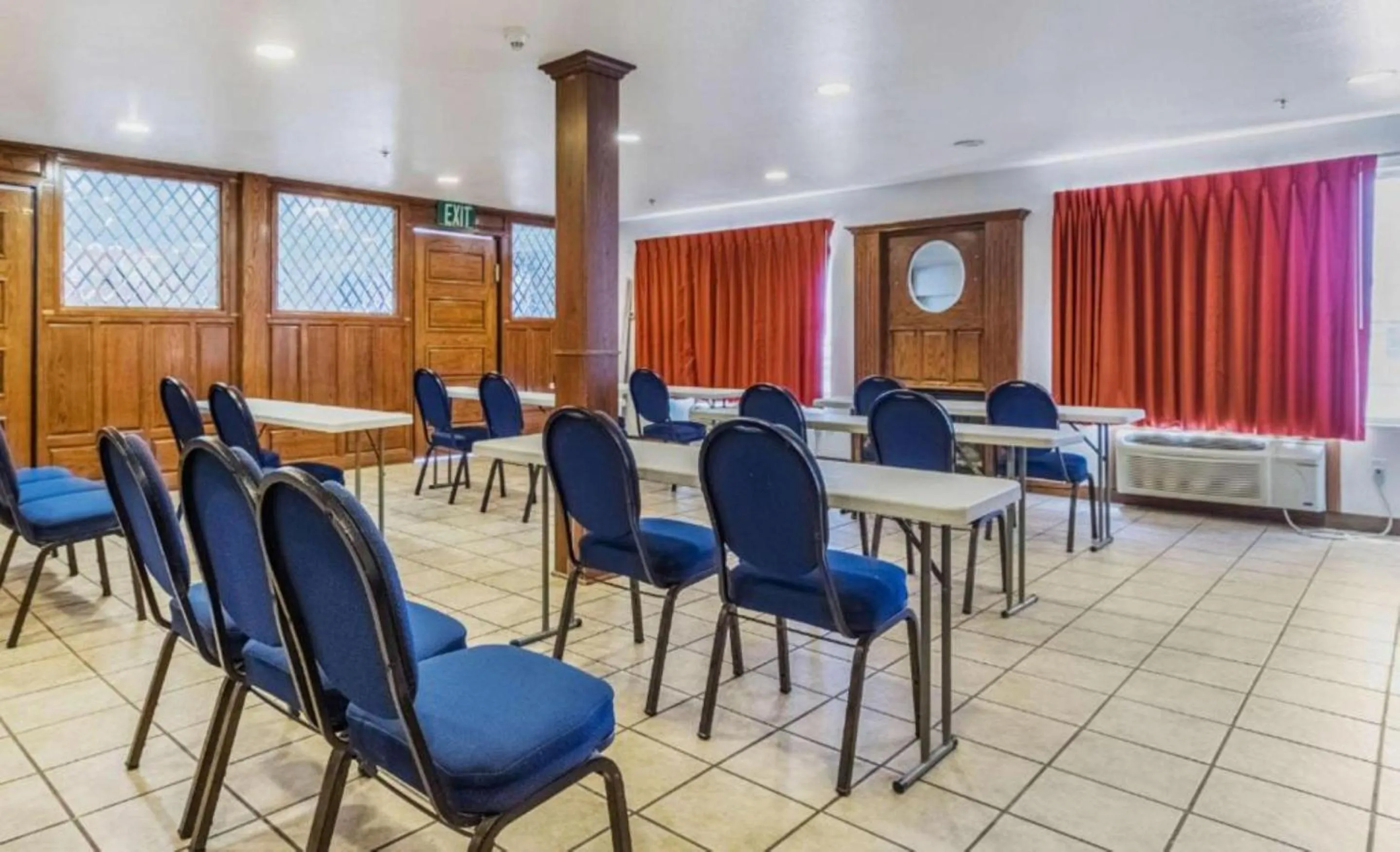 Meeting/conference room in Studio 6 Suites Hesperia, CA West Main Street I 15