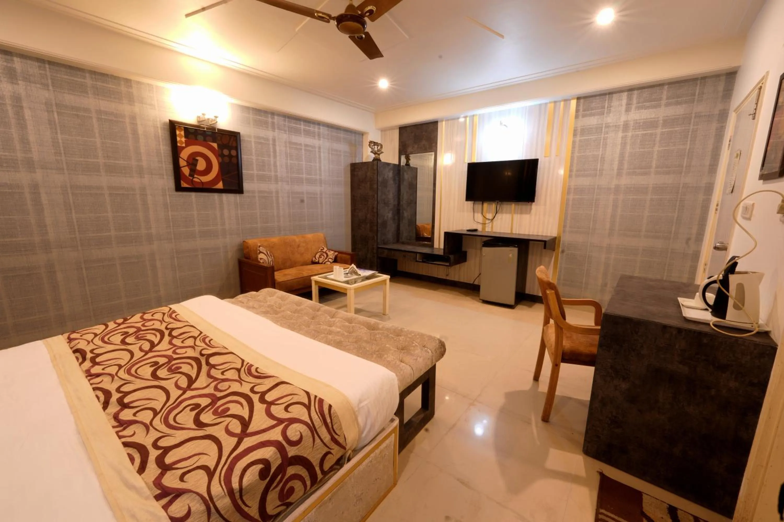 TV and multimedia, Bed in Hotel Opera Mahipalpur- Delhi Airport