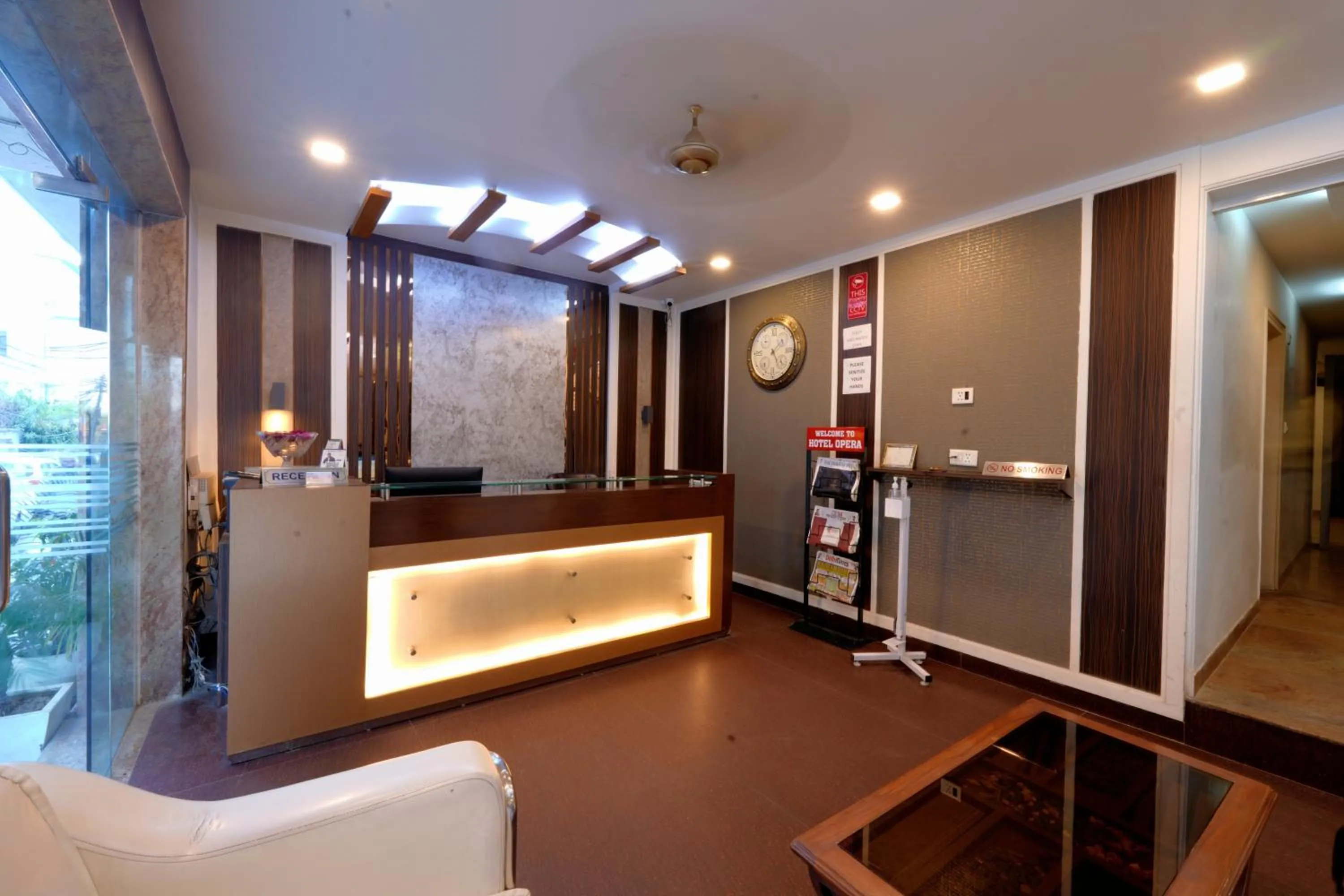 Lobby or reception in Hotel Opera Mahipalpur- Delhi Airport