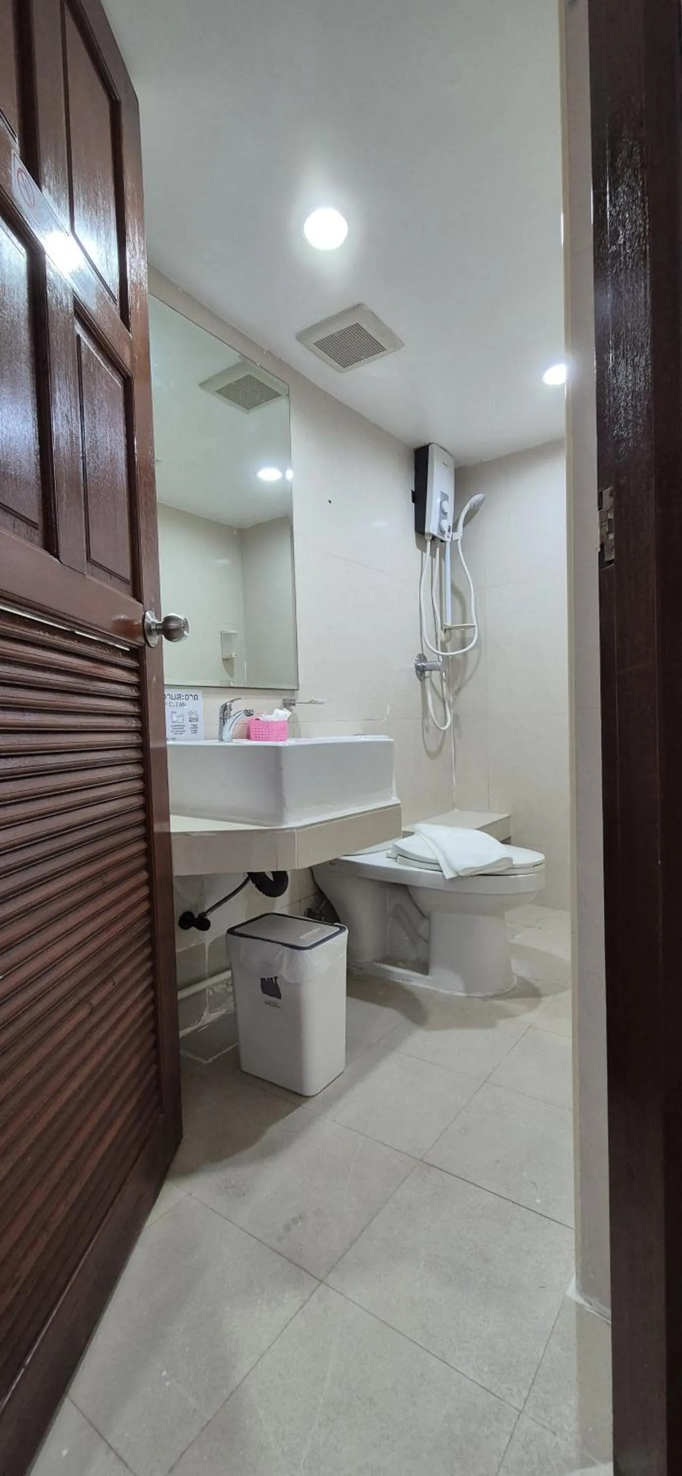 Bathroom in Patong Max Value Hotel