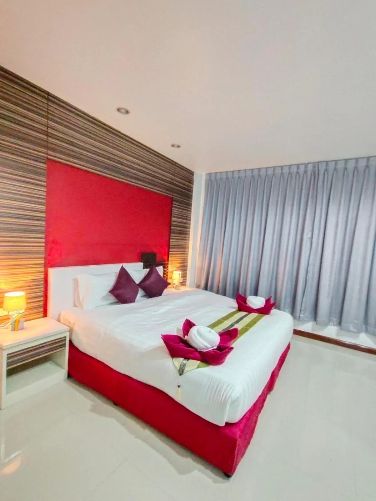 Bedroom, Bed in Patong Max Value Hotel