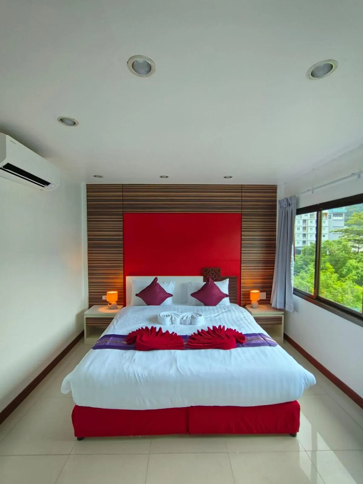 Bedroom, Bed in Patong Max Value Hotel