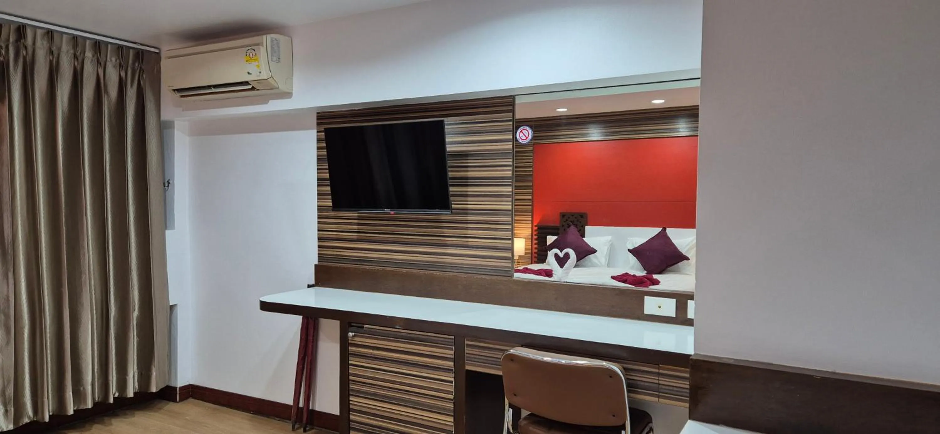 Seating area in Patong Max Value Hotel