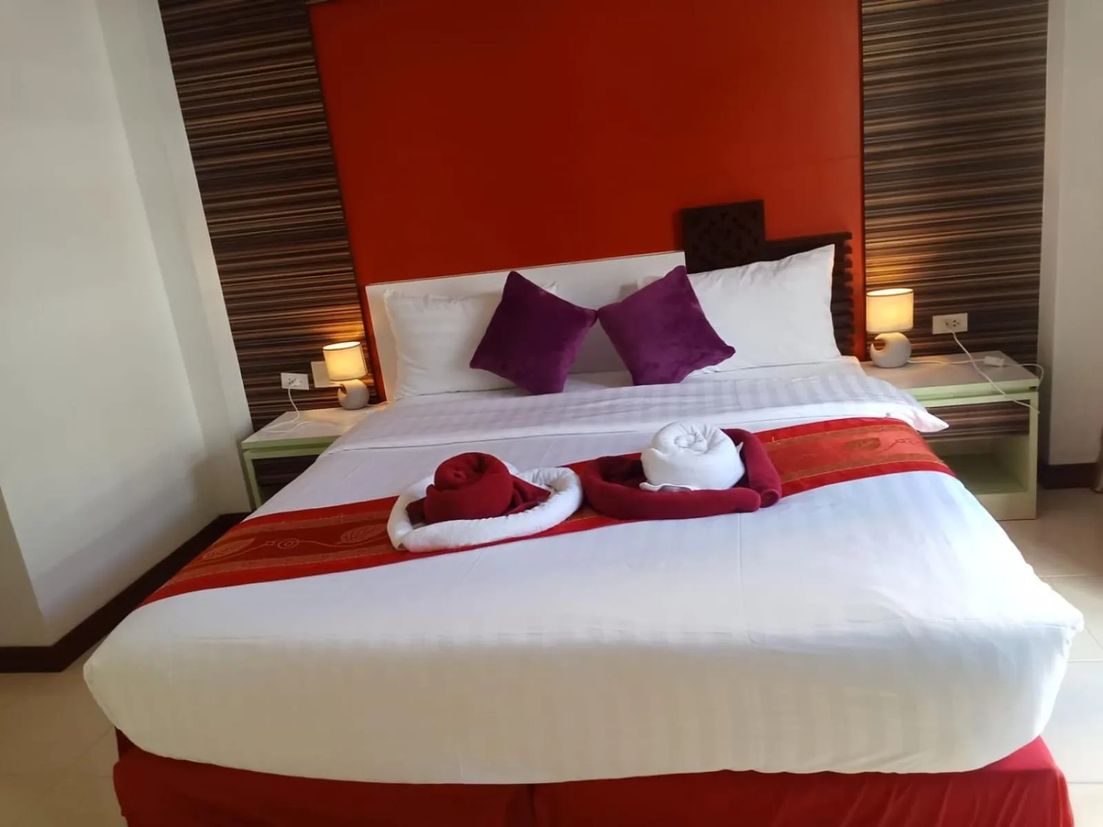 Bedroom, Bed in Patong Max Value Hotel