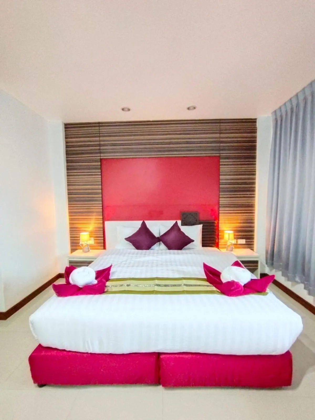 Bed in Patong Max Value Hotel