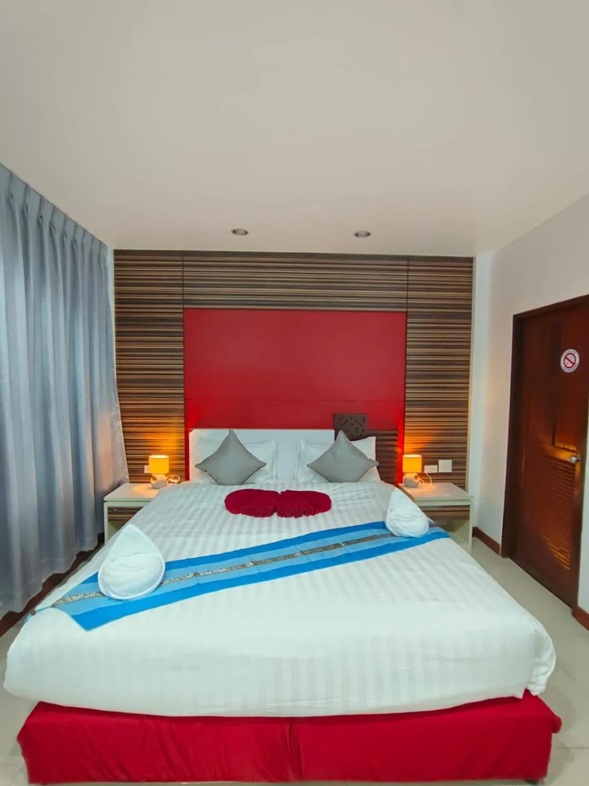 Bedroom, Bed in Patong Max Value Hotel