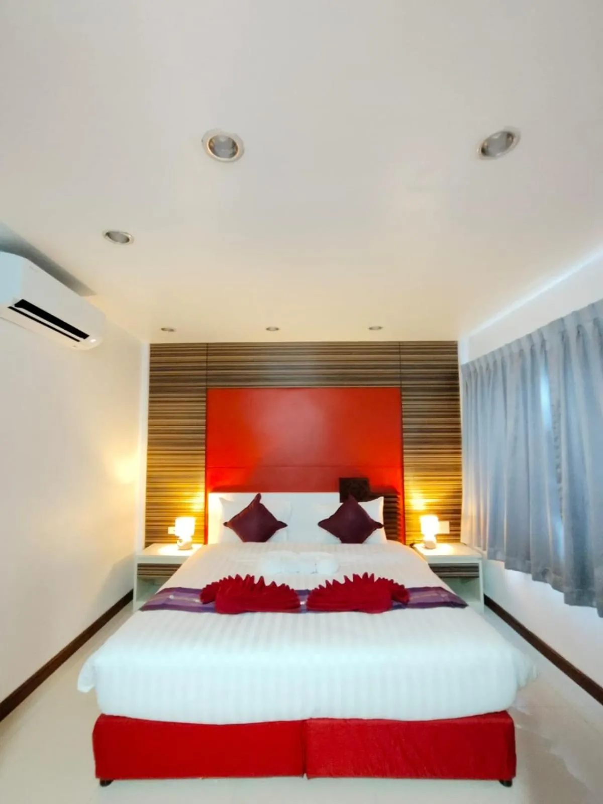 Bed in Patong Max Value Hotel