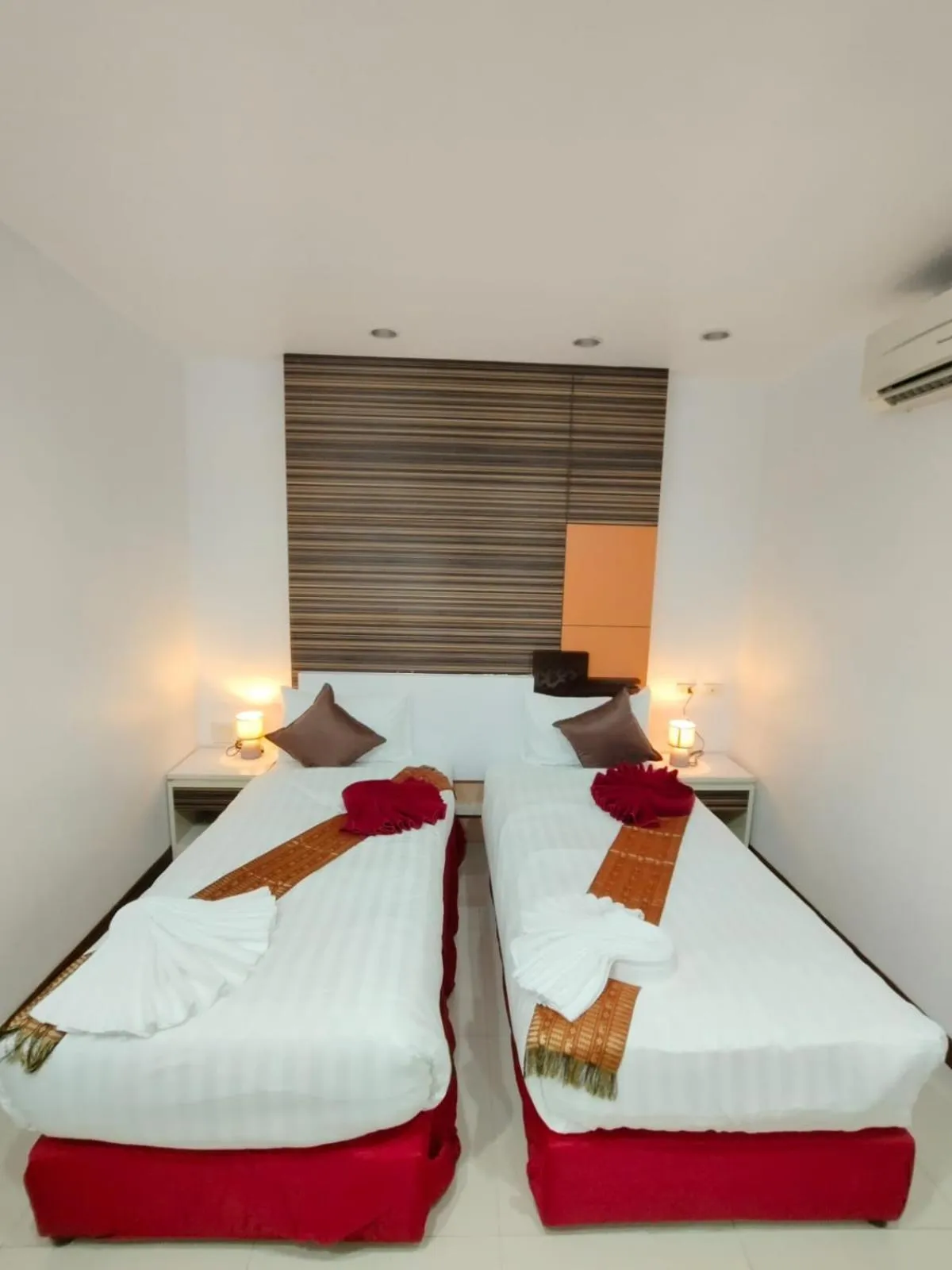 Bedroom, Bed in Patong Max Value Hotel