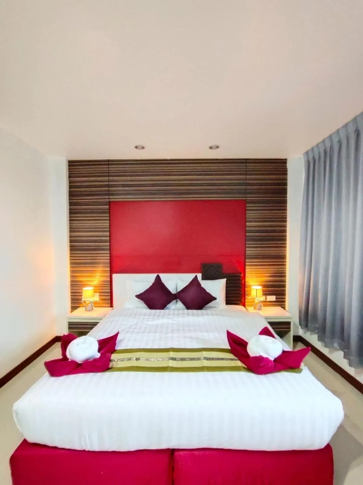 Bed in Patong Max Value Hotel