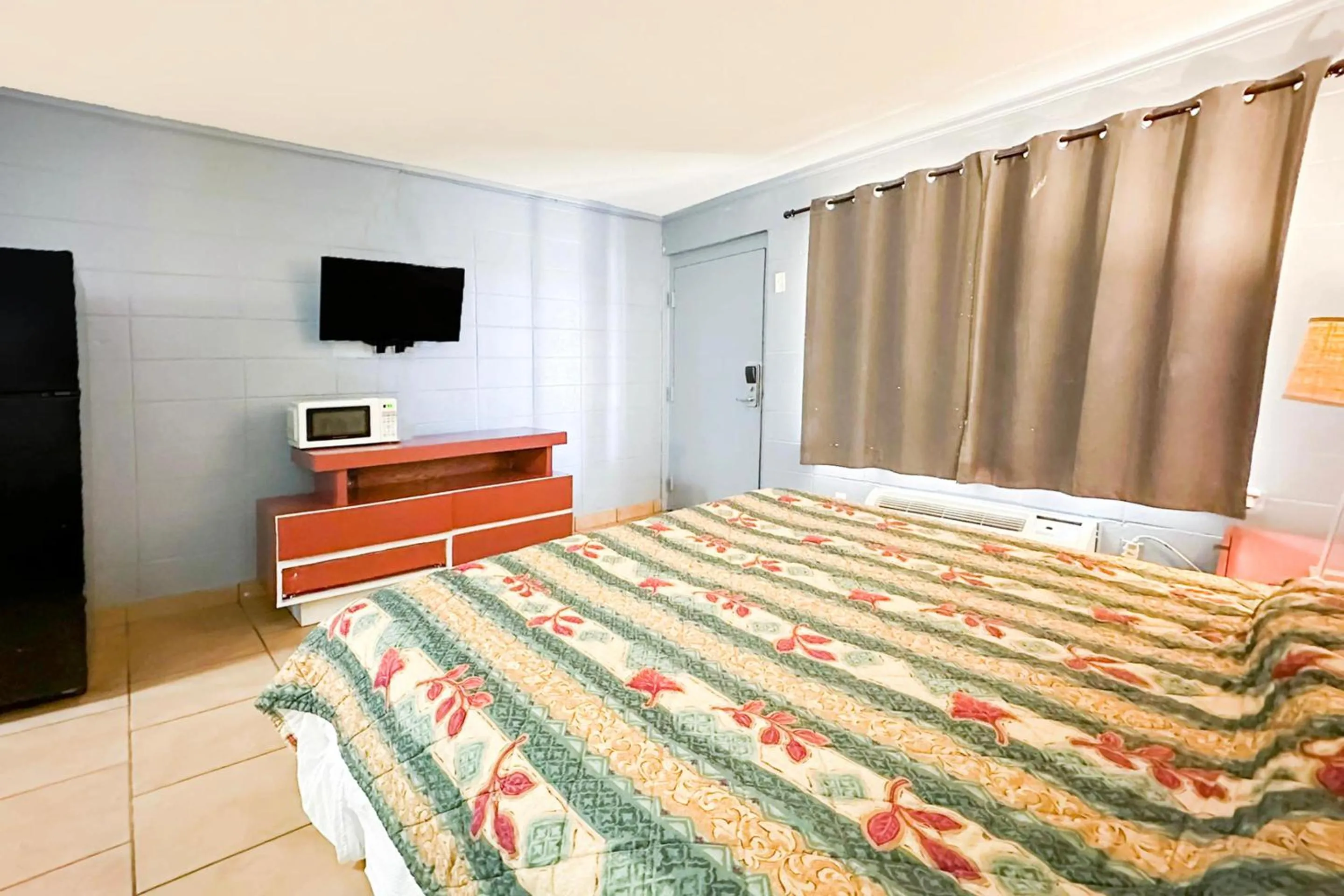 Bedroom, Bed in Sunrise Inn By OYO Albany