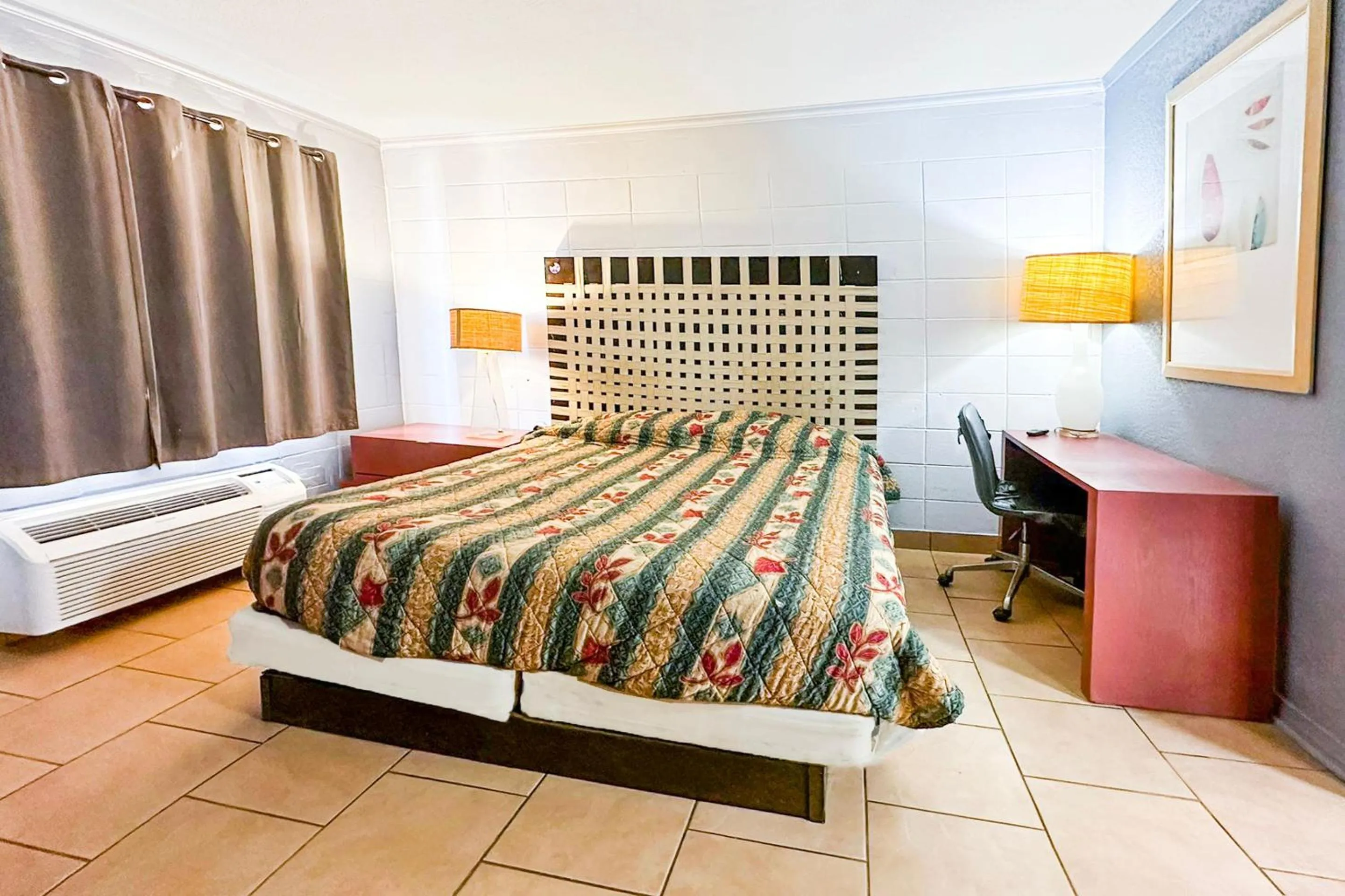 Bedroom, Bed in Sunrise Inn By OYO Albany