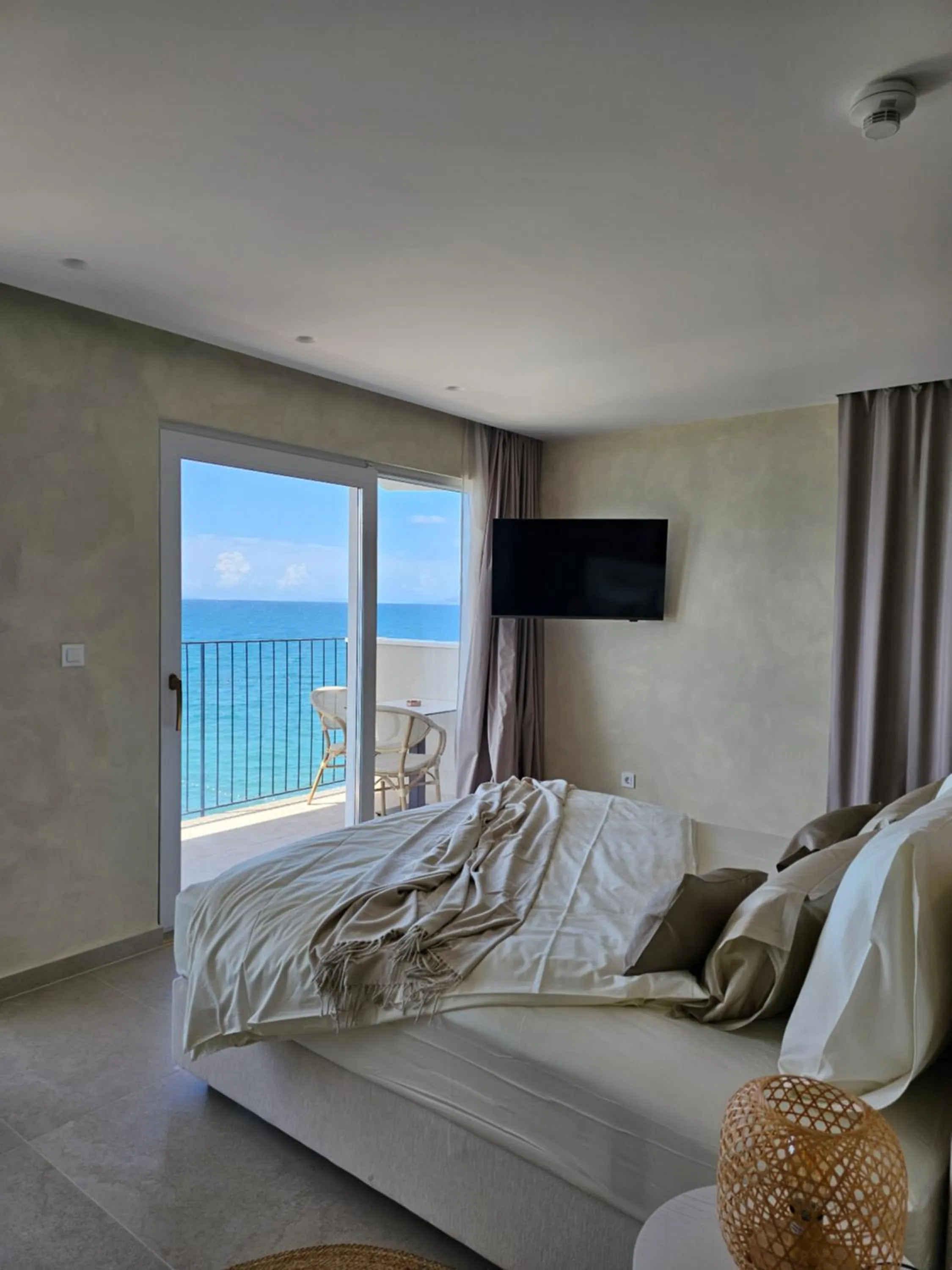 Sea view, Bed in Hotel Aria