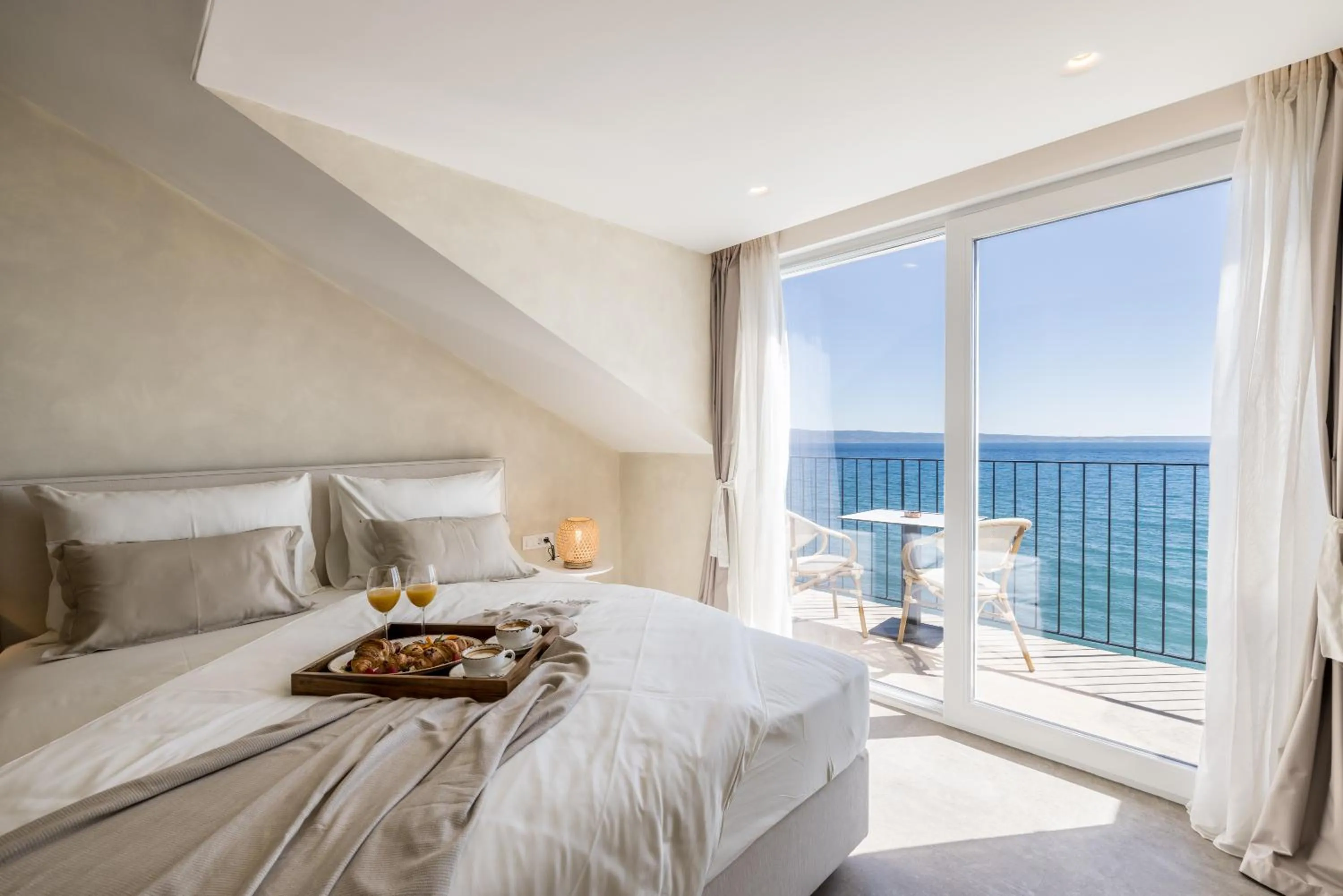 Balcony/Terrace, Bed in Hotel Aria