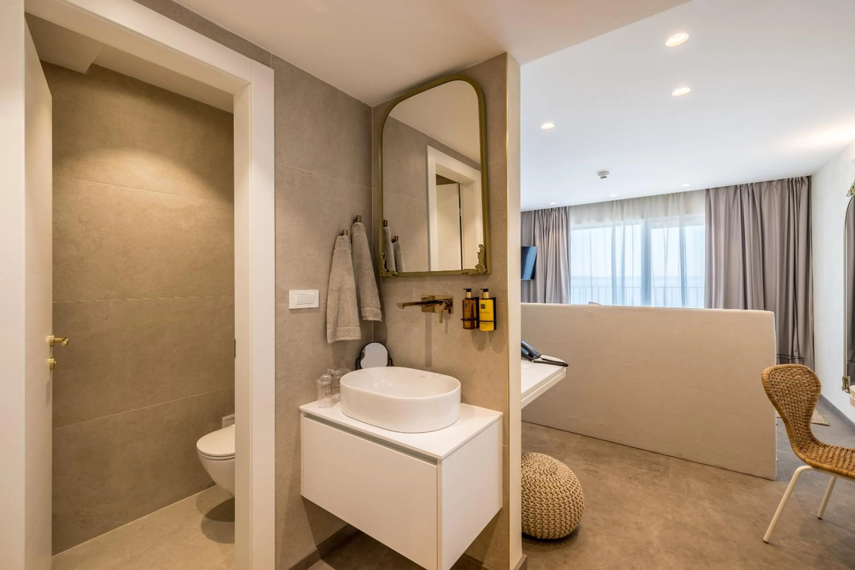 Toilet in Hotel Aria