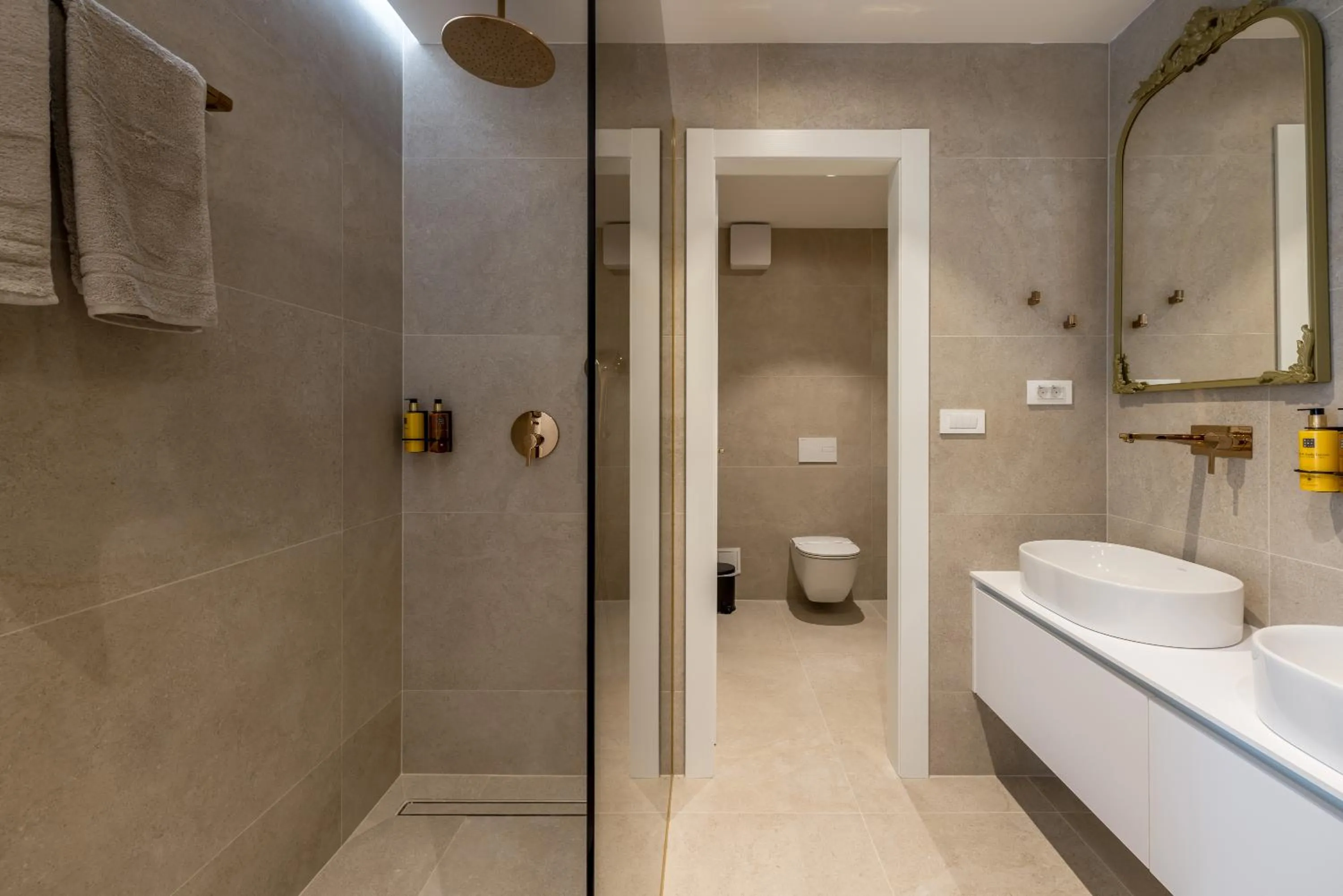 Toilet in Hotel Aria