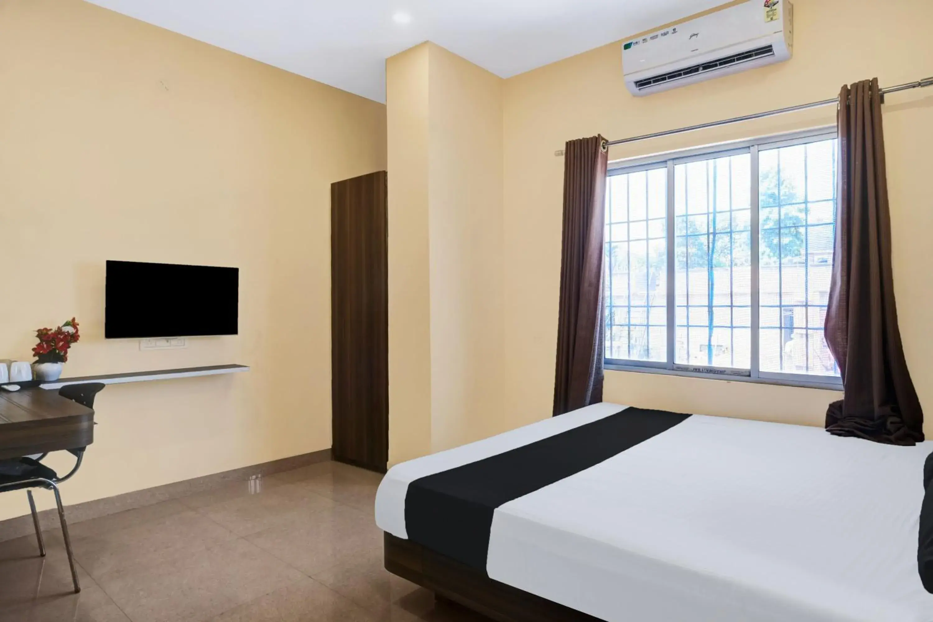 Bedroom, Bed in Super Hotel O Lalganesh formerly Royal Avenue Bedroom, Bed in Super Hotel O Lalganesh formerly Royal Avenue