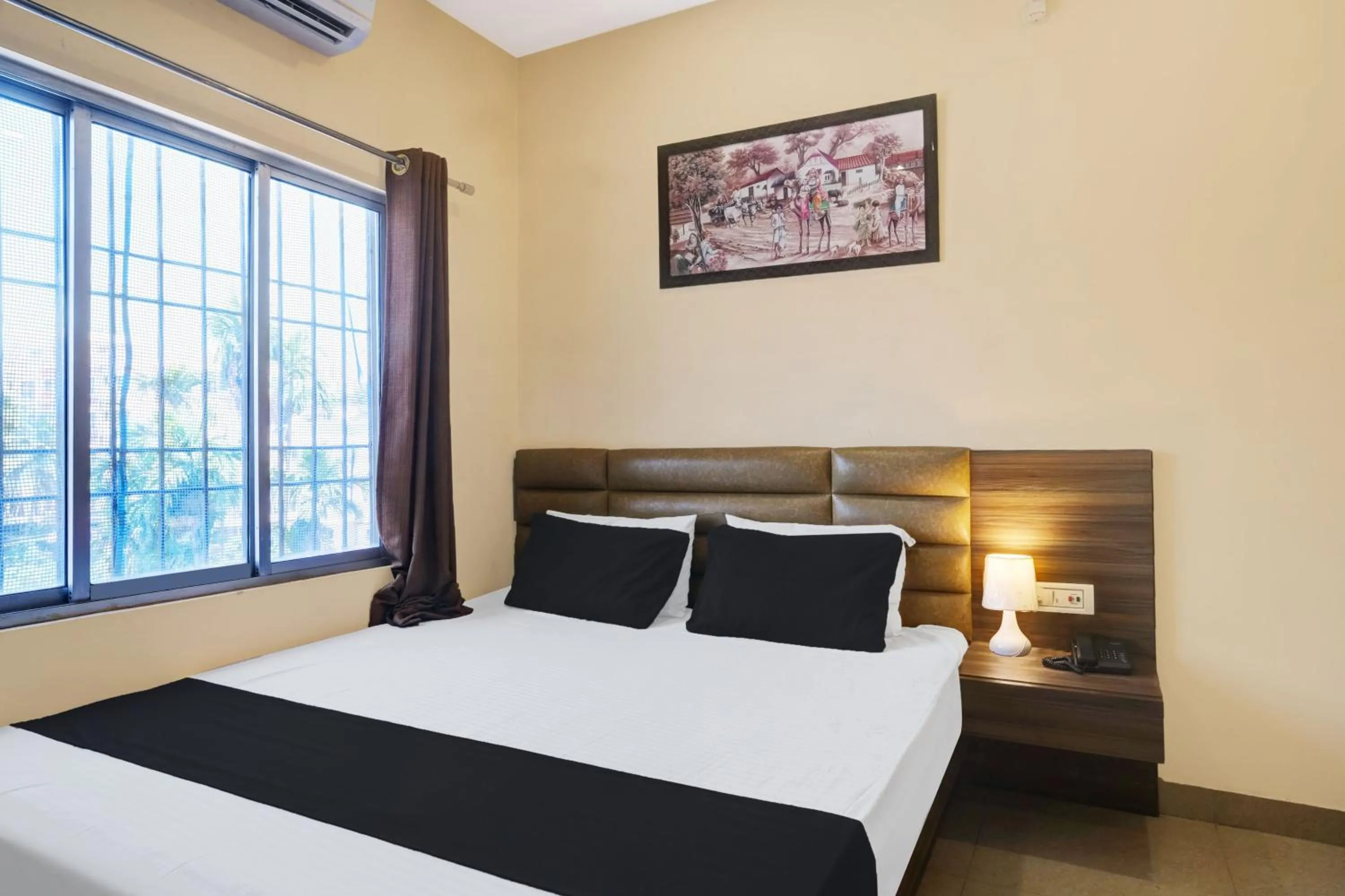 Bedroom, Bed in Super Hotel O Lalganesh formerly Royal Avenue