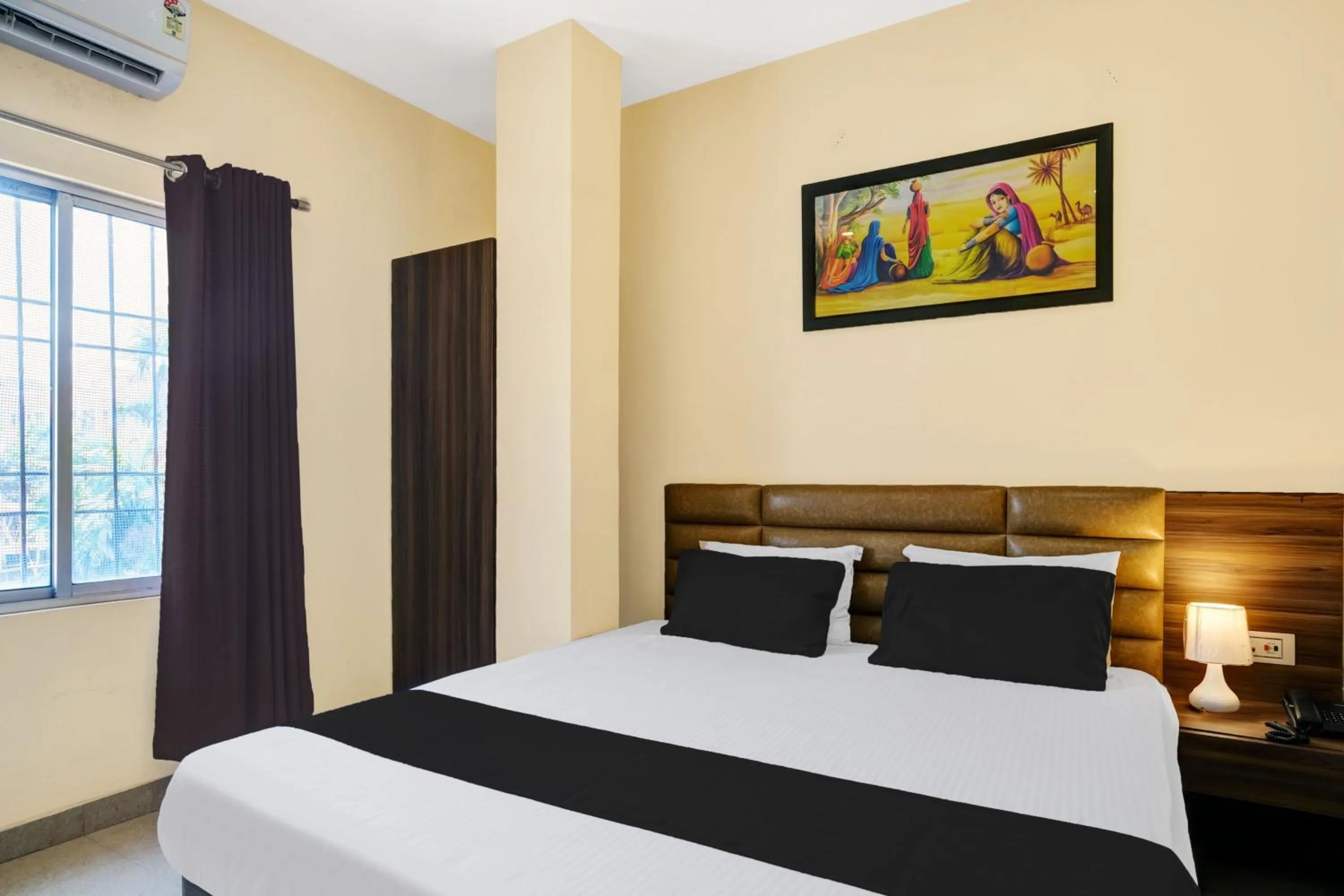 Bedroom, Bed in Super Hotel O Lalganesh formerly Royal Avenue