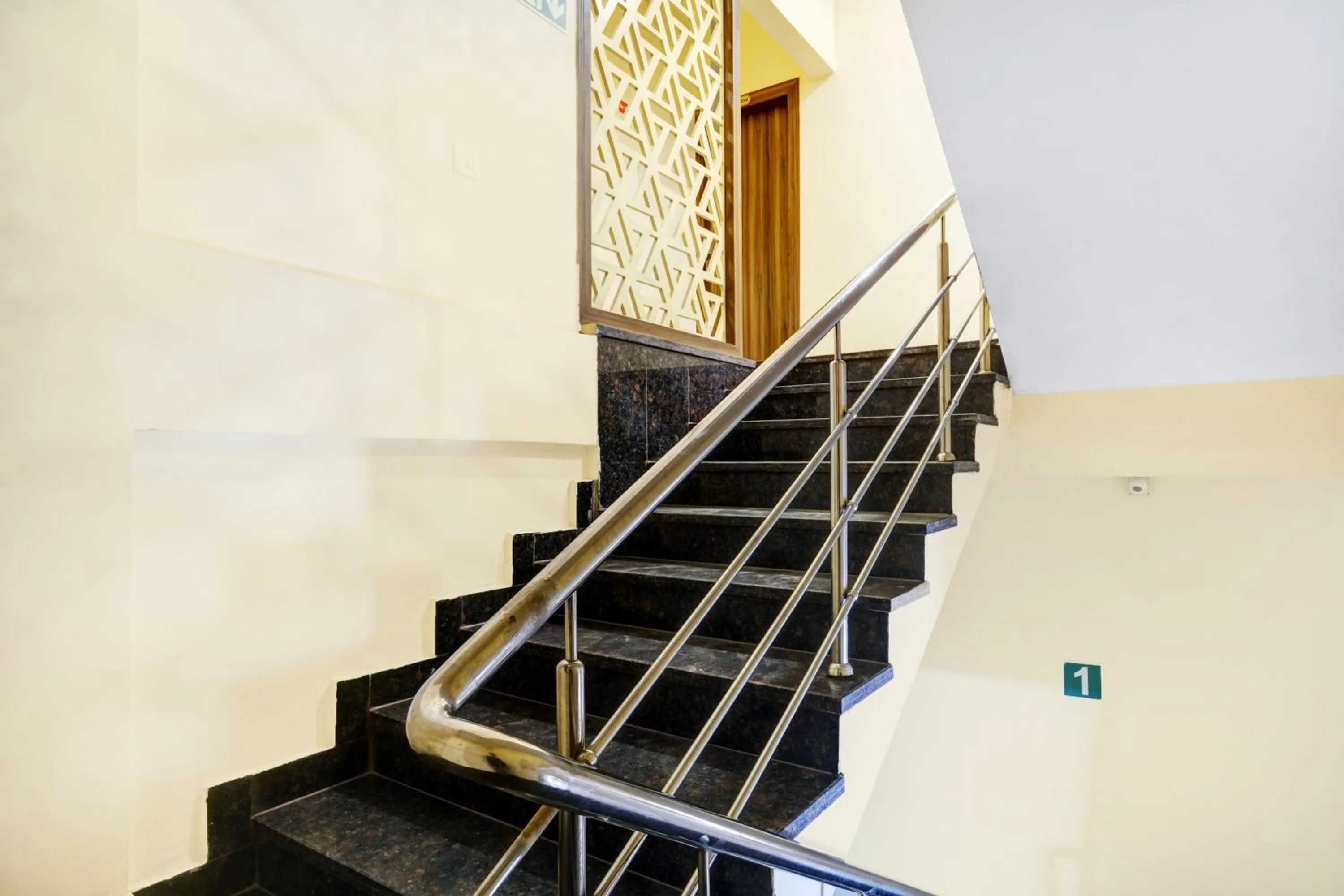 Lobby or reception in Super Hotel O Lalganesh formerly Royal Avenue
