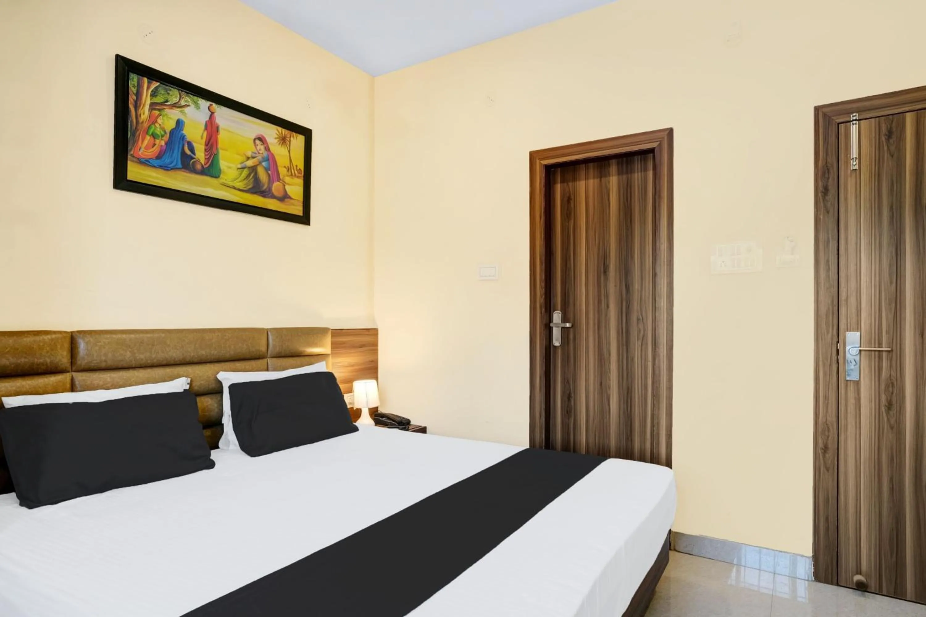 Bedroom, Bed in Super Hotel O Lalganesh formerly Royal Avenue