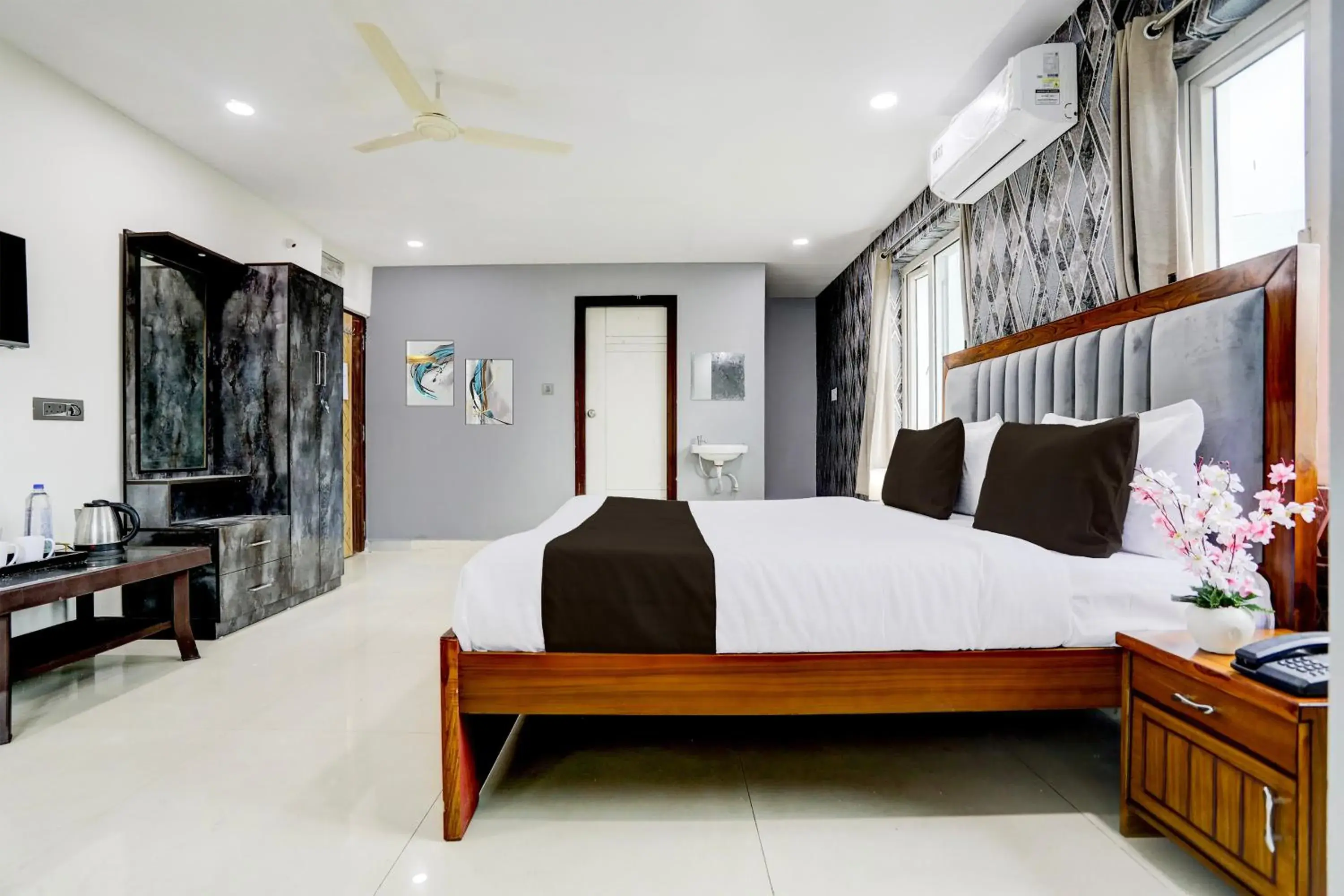 Bedroom, Bed in Super Townhouse VIP Hills Hitech City Bedroom, Bed in Super Townhouse VIP Hills Hitech City