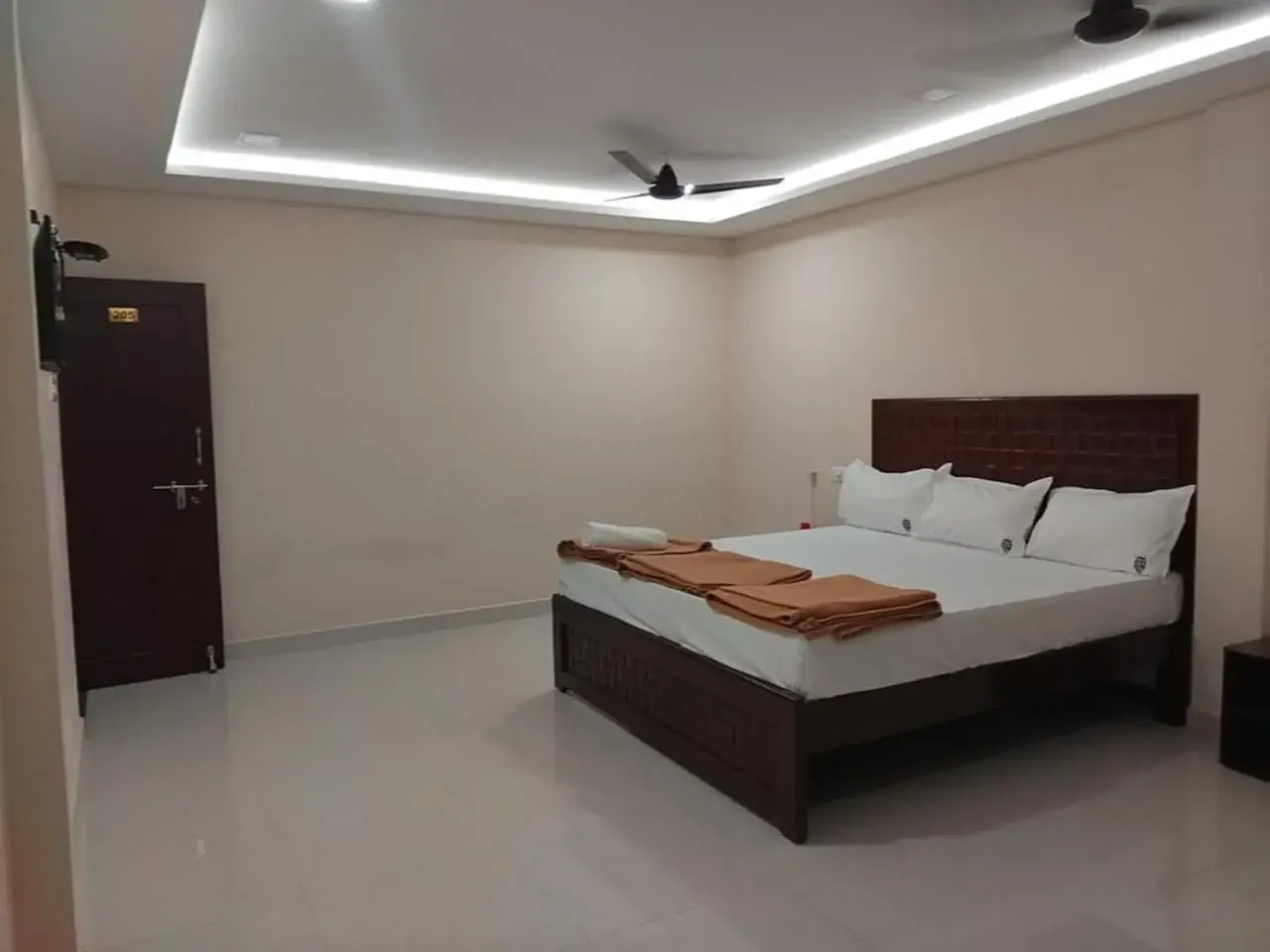 Bed in Selvi Residency Bed in Selvi Residency