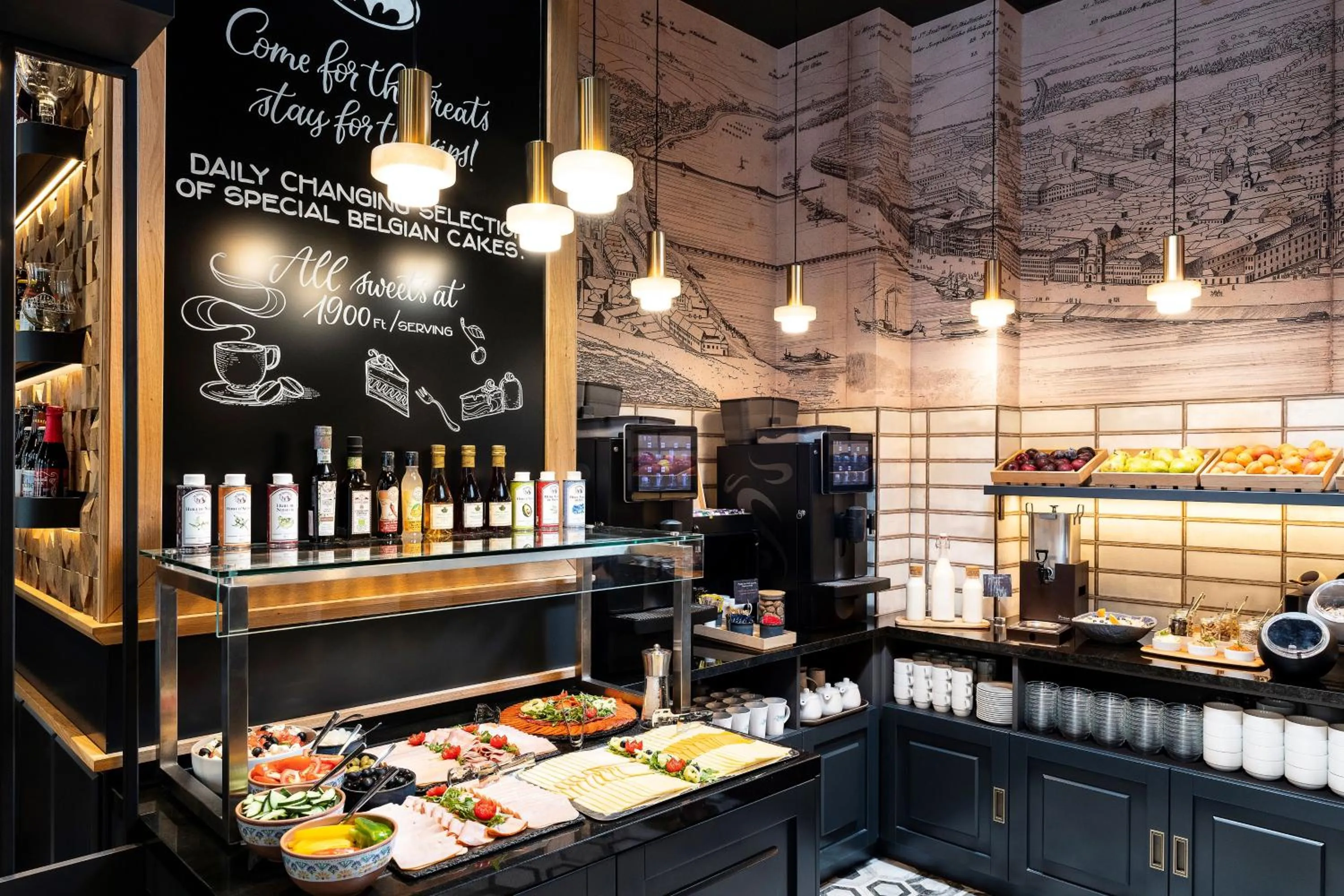 Coffee/tea facilities in Three Corners Avenue Hotel