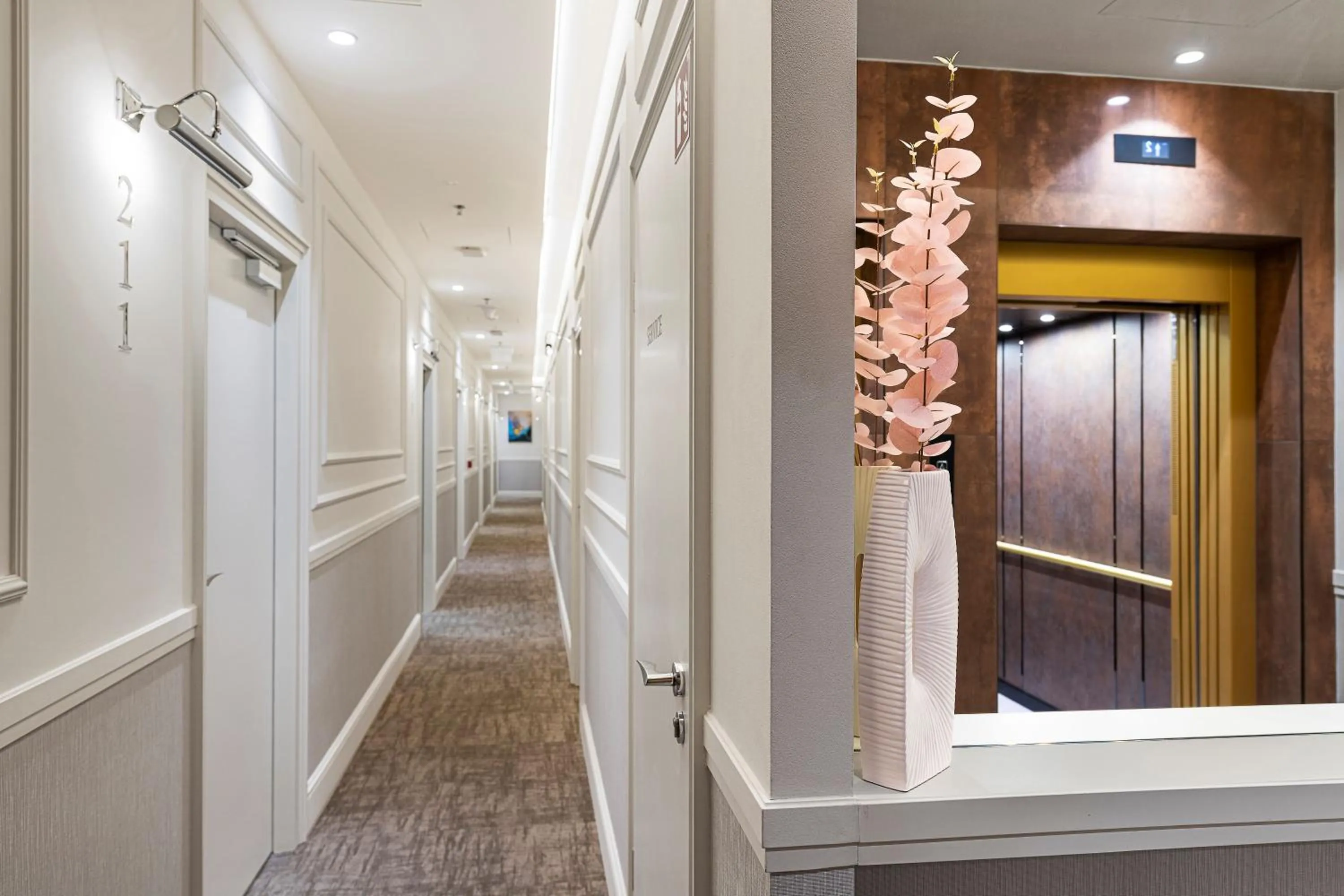 Property building in Three Corners Avenue Hotel