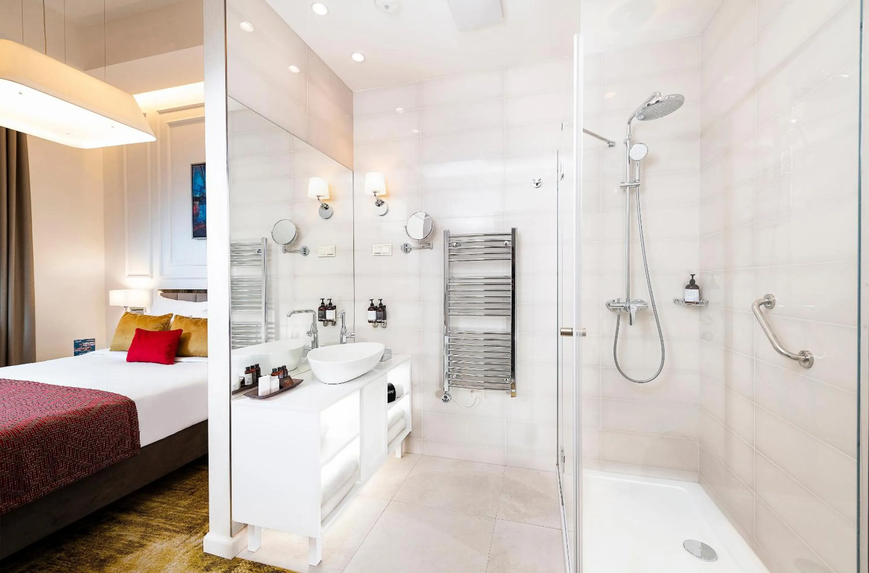 Shower, Bed in Three Corners Avenue Hotel