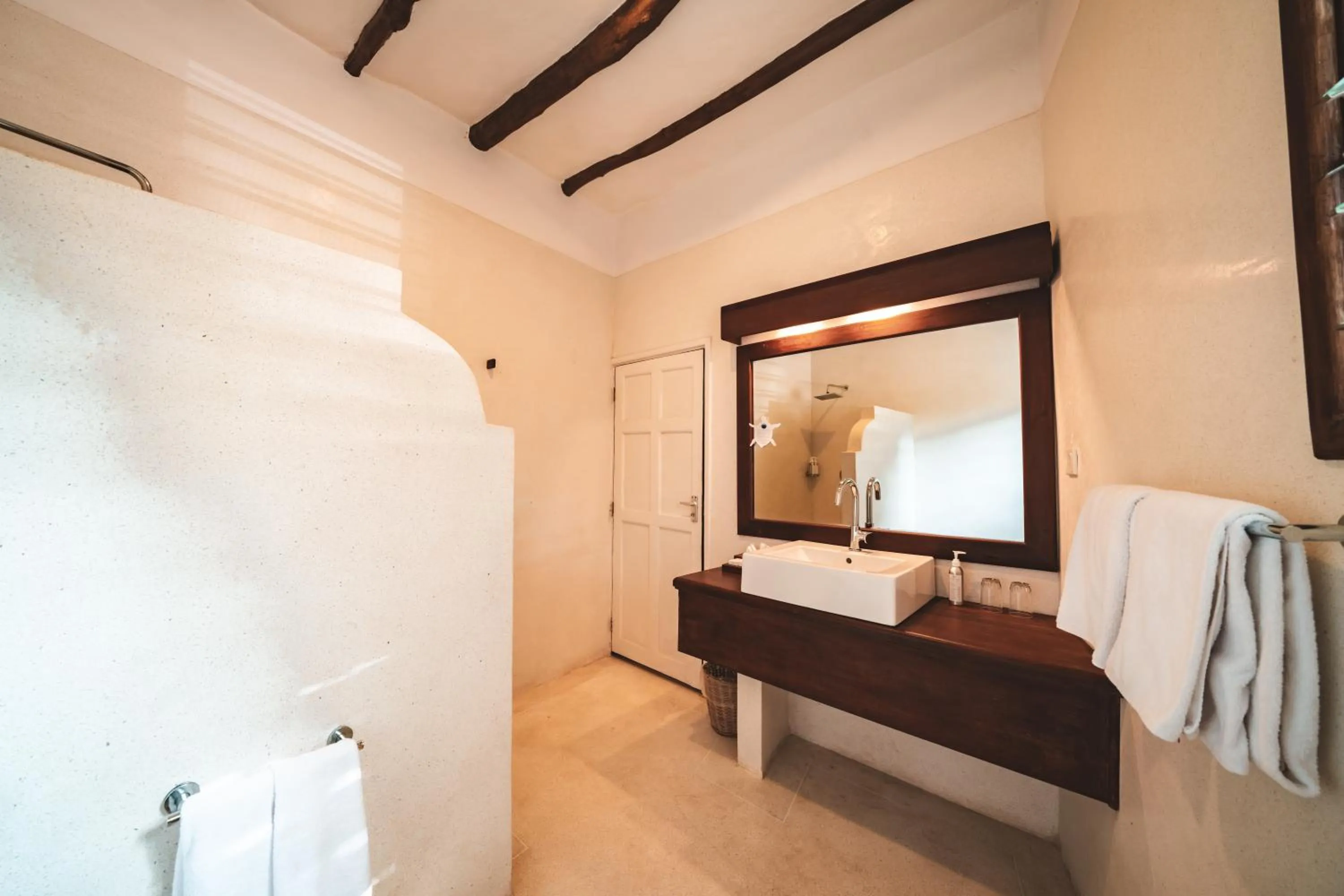 Bathroom, Bed in Diamonds Malindi