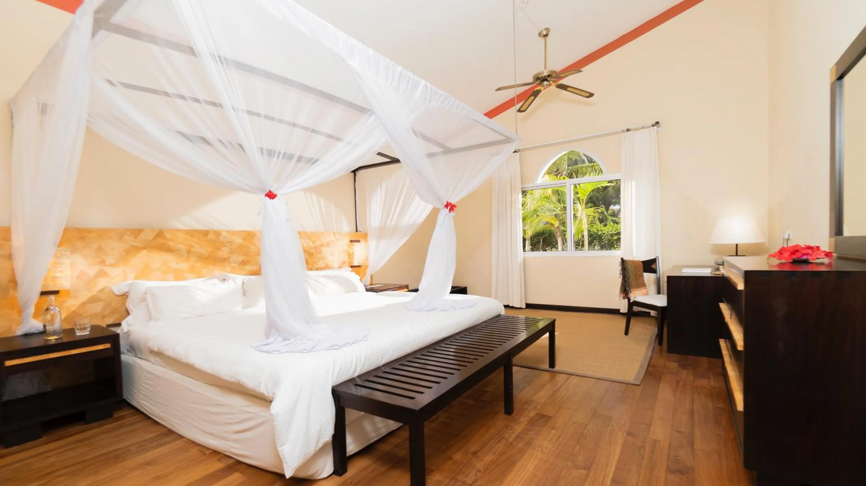 Bedroom, Bed in Diamonds Malindi