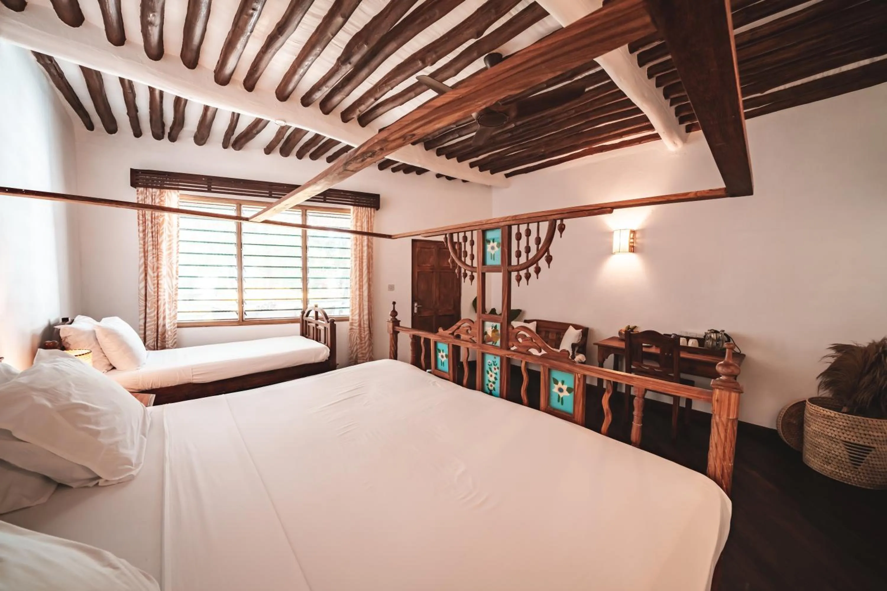 Bedroom, Bed in Diamonds Malindi