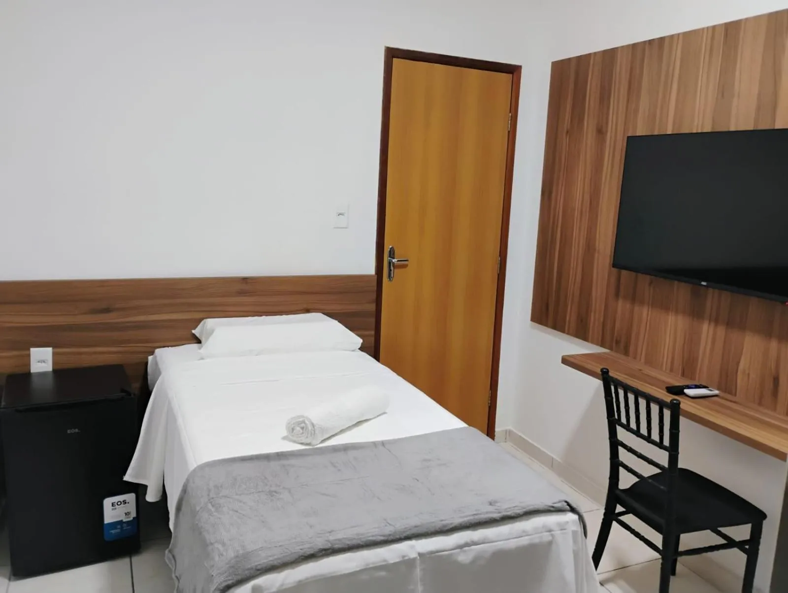 Photo of the whole room, Bed in PARALELO 9s HOTEL