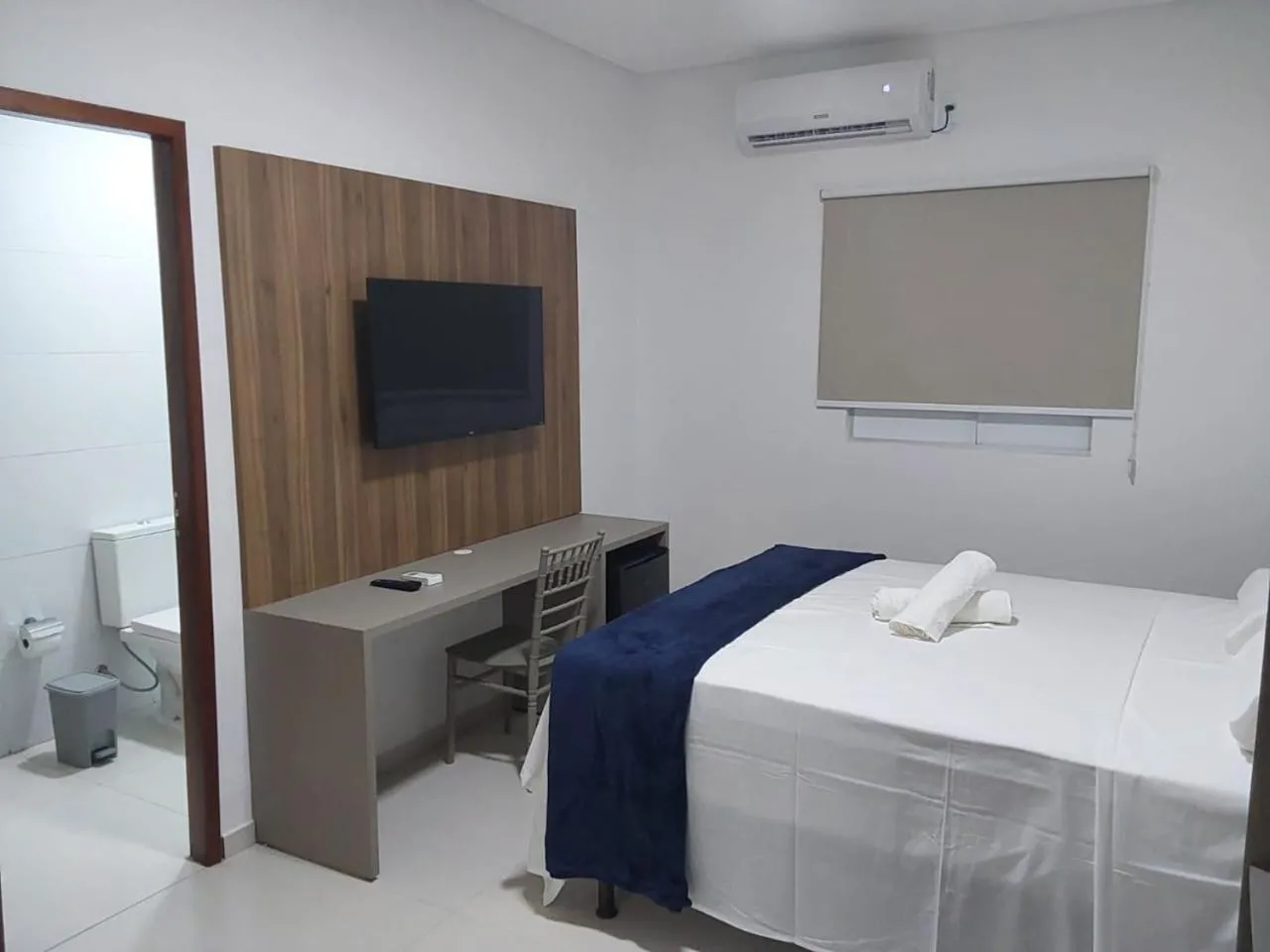 Photo of the whole room, Bed in PARALELO 9s HOTEL