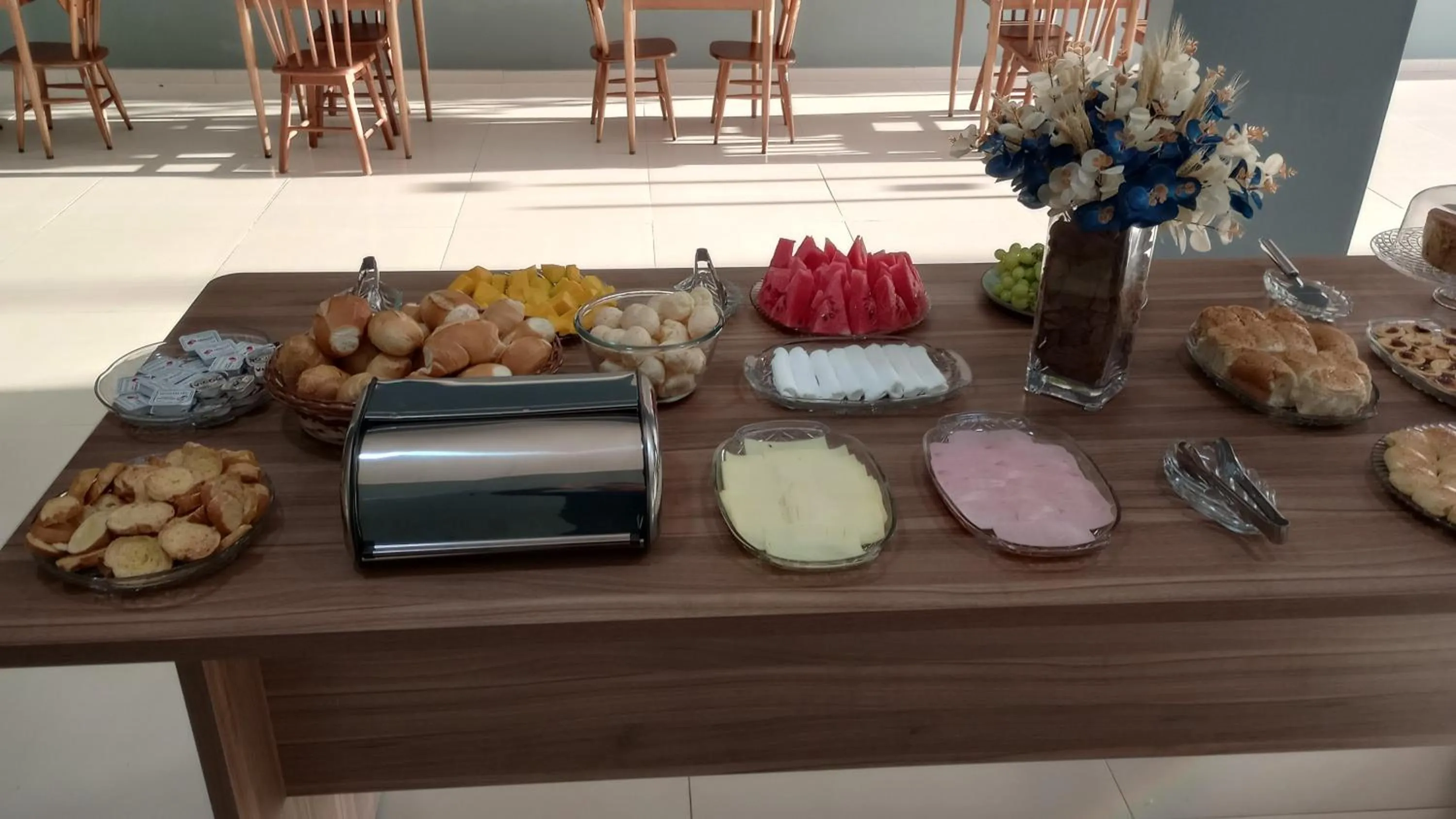 Buffet breakfast in PARALELO 9s HOTEL
